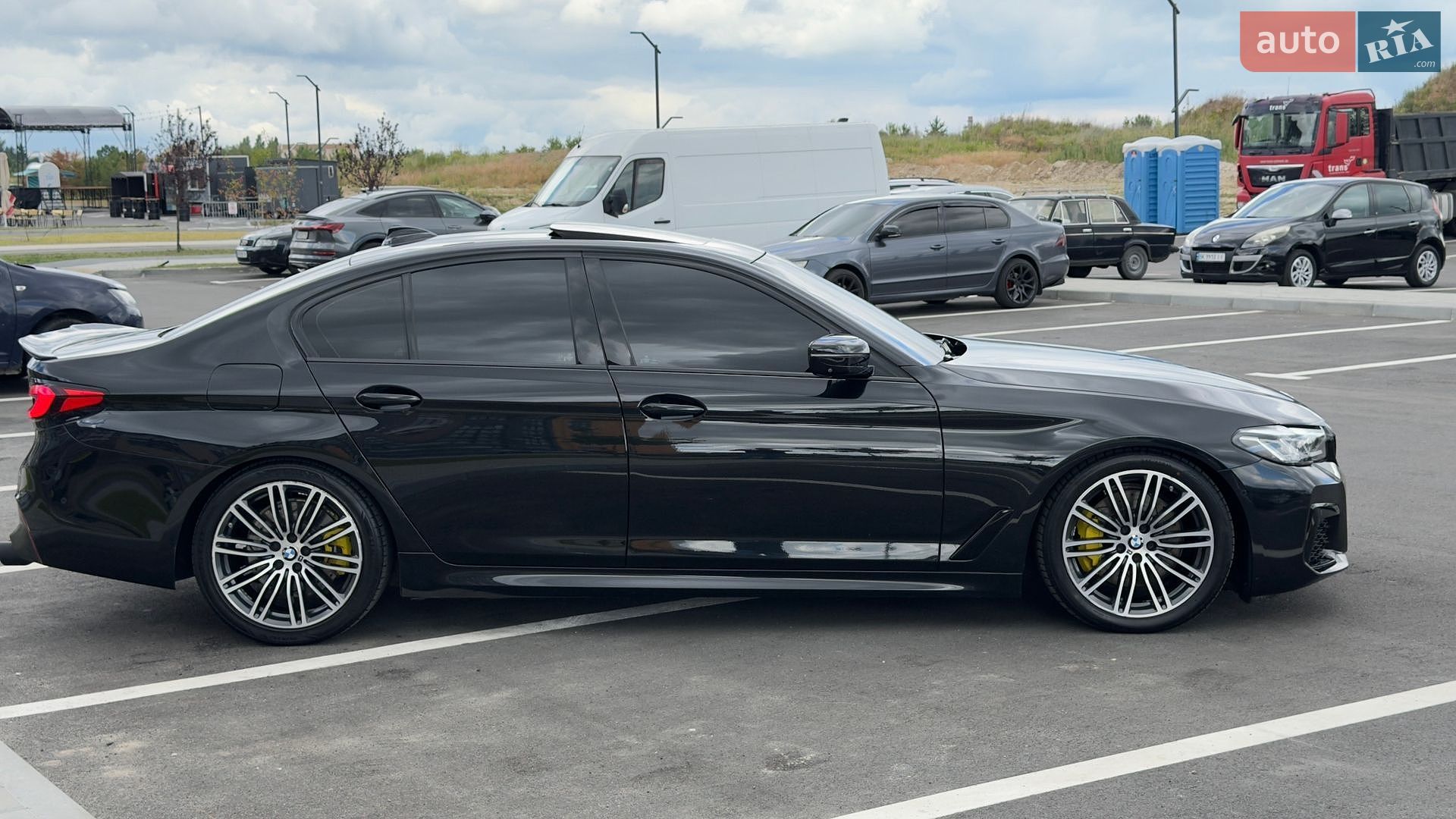BMW 5 Series 2018 VIN WBAJE7C54KWD55100 фото оголошення 3 з 19