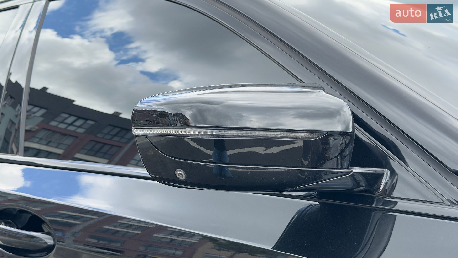 BMW 5 Series 2018 VIN WBAJE7C54KWD55100 фото оголошення 4 з 19