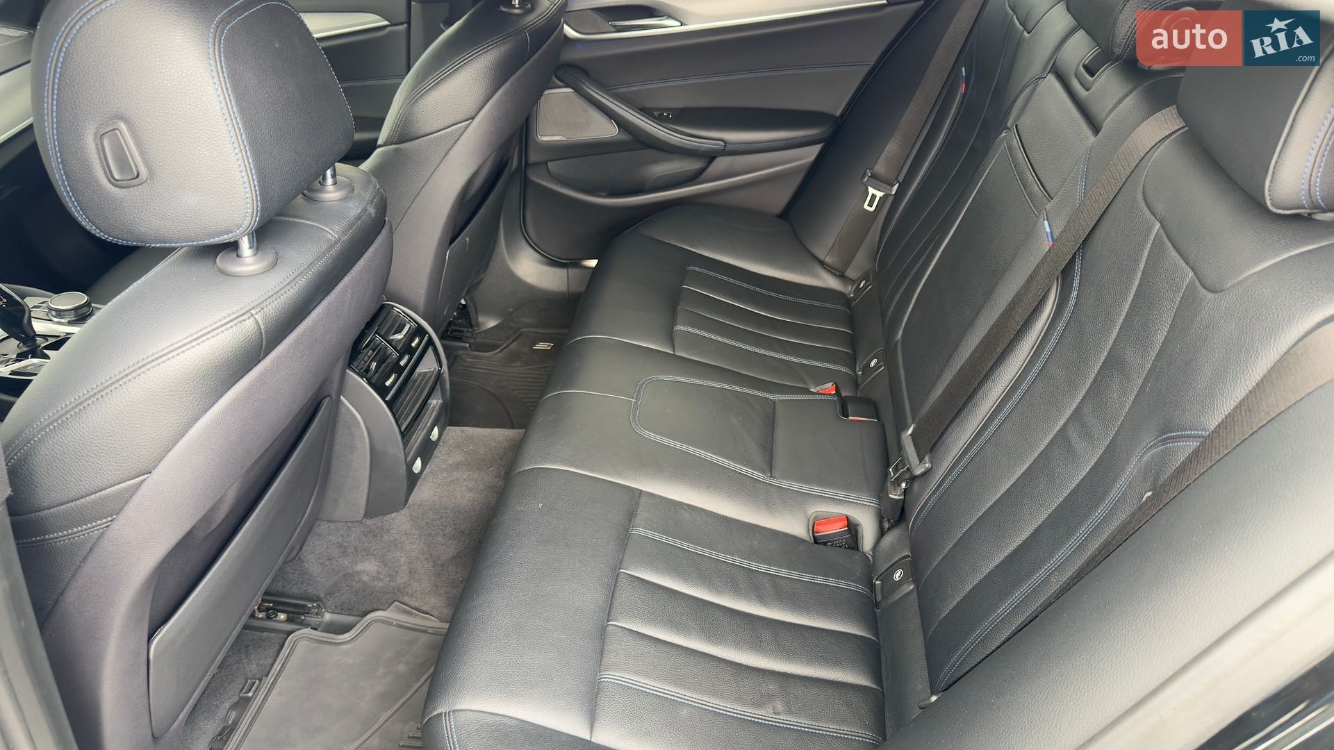 BMW 5 Series 2018 VIN WBAJE7C54KWD55100 фото оголошення 10 з 19