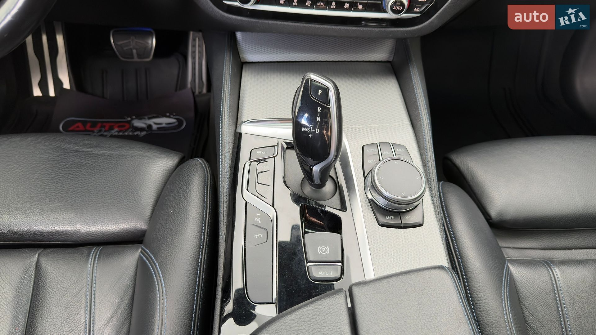 BMW 5 Series 2018 VIN WBAJE7C54KWD55100 фото оголошення 13 з 19