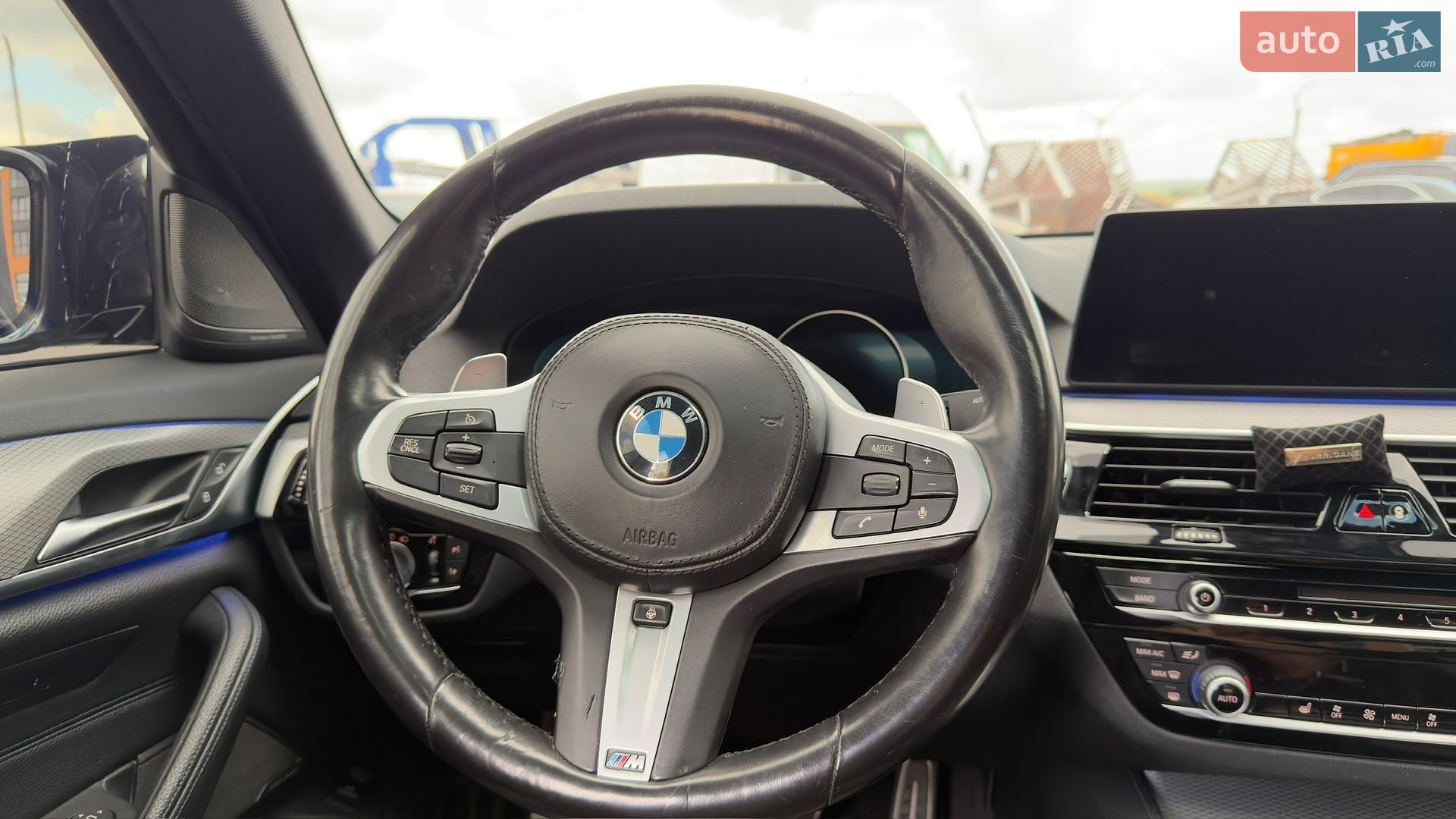 BMW 5 Series 2018 VIN WBAJE7C54KWD55100 фото оголошення 14 з 19
