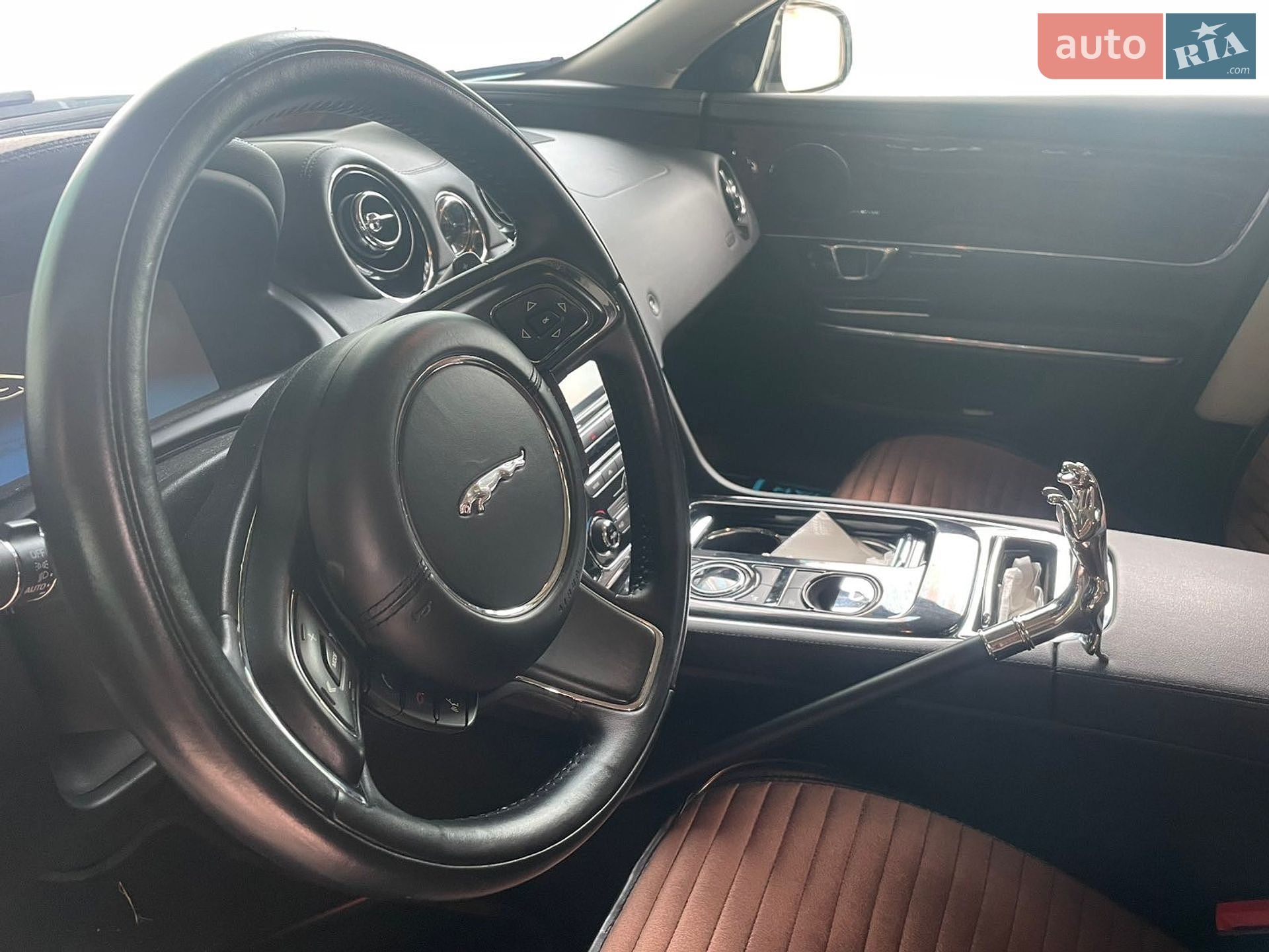 Jaguar XJ 2015 VIN SAJAJ22H0F8V88378 фото оголошення 2 з 46