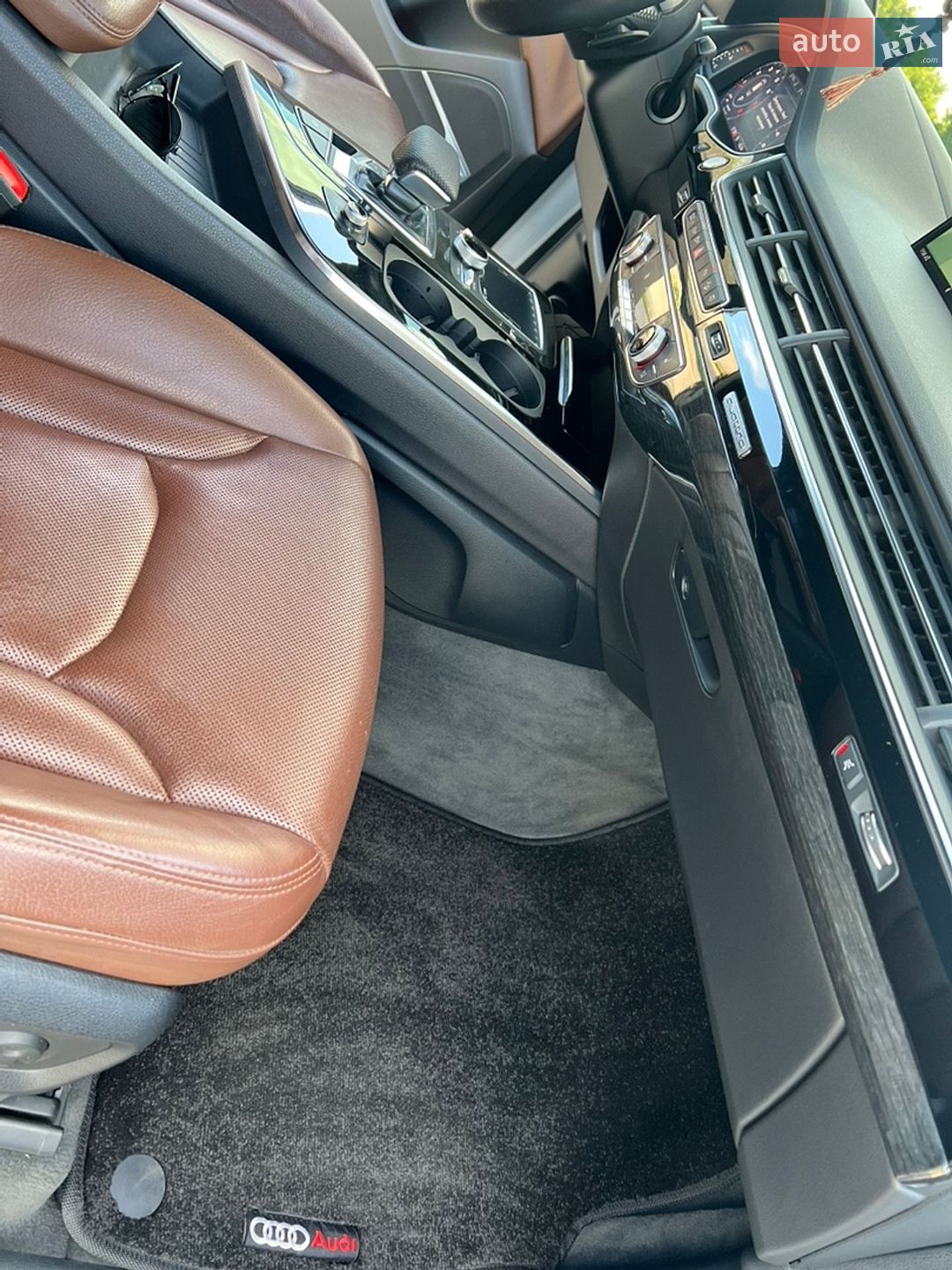 Audi Q7 2018 VIN WA1VAAF74JD029261 фото оголошення 31 з 38