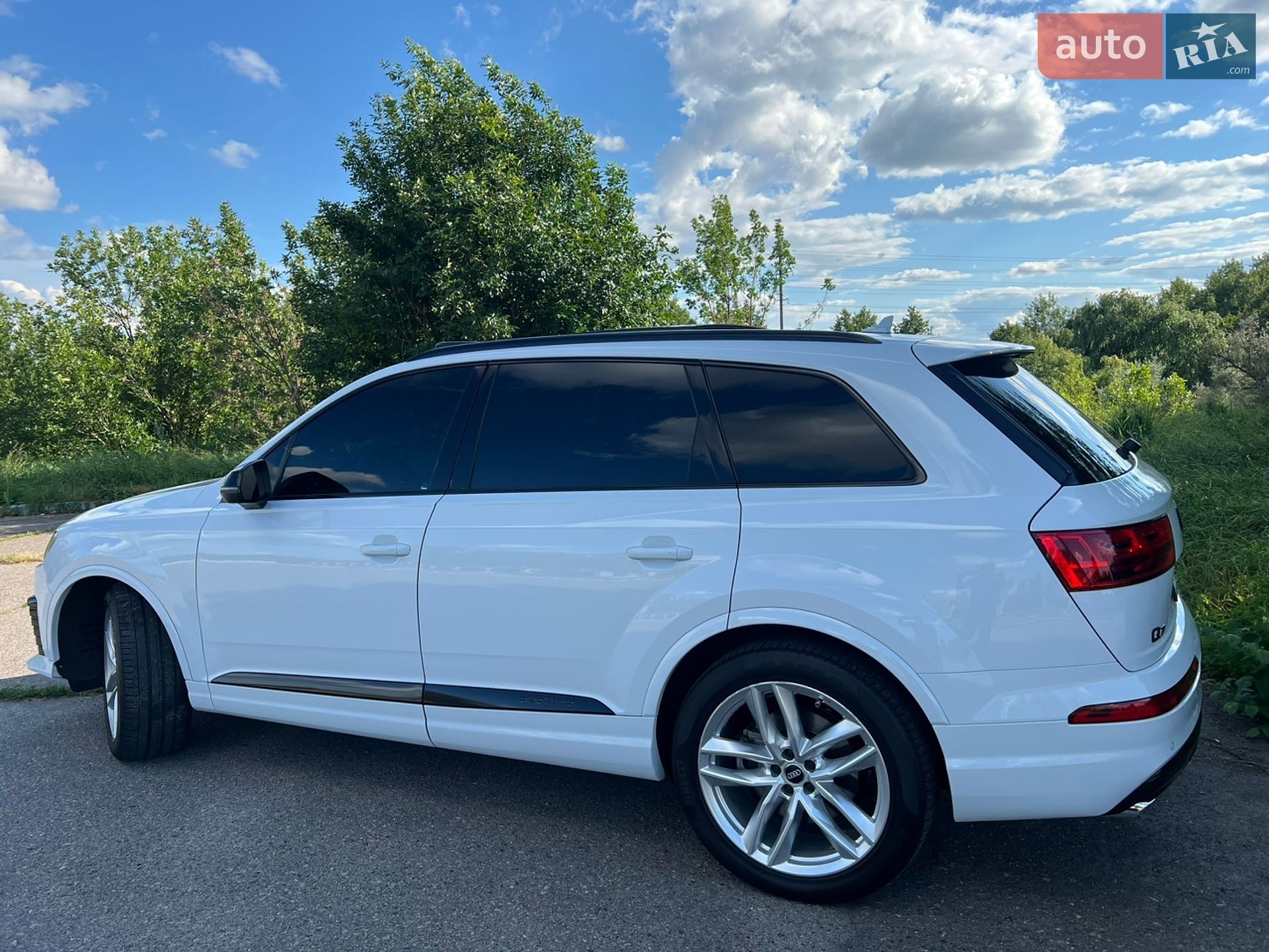 Audi Q7 2018 VIN WA1VAAF74JD029261 фото оголошення 16 з 38