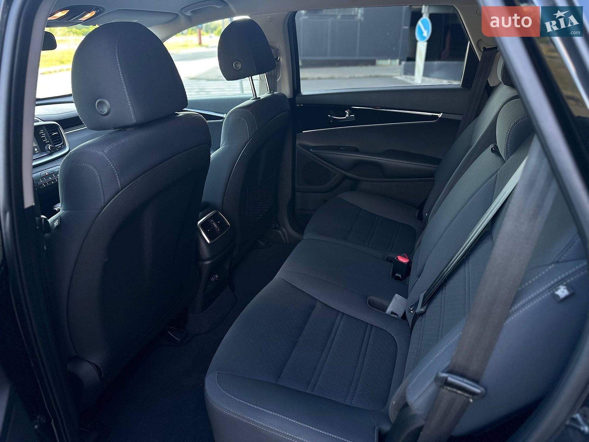 Kia Sorento 2018 VIN 5XYPG4A35KG451352 фото оголошення 17 з 20