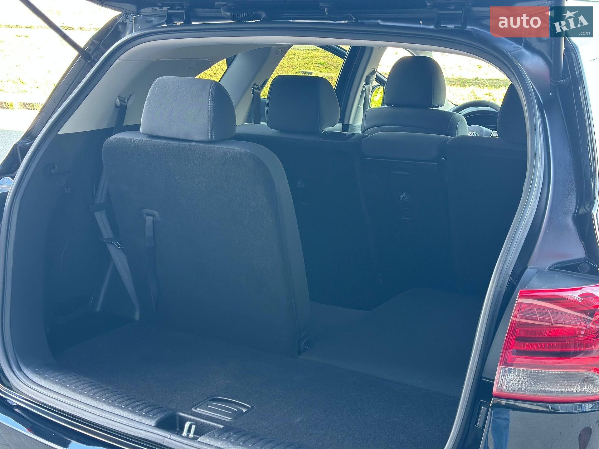 Kia Sorento 2018 VIN 5XYPG4A35KG451352 фото оголошення 18 з 20