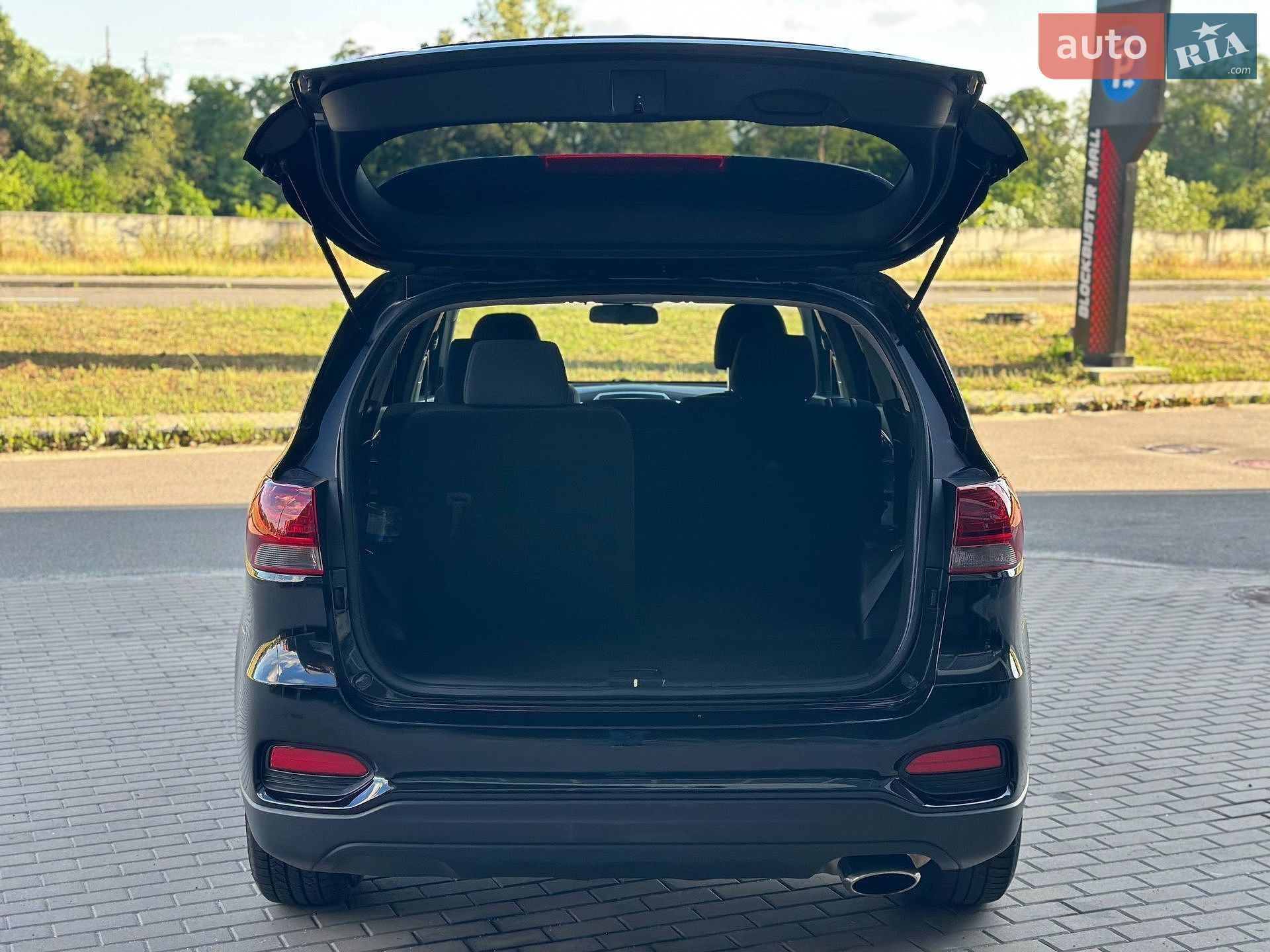 Kia Sorento 2018 VIN 5XYPG4A35KG451352 фото оголошення 19 з 20