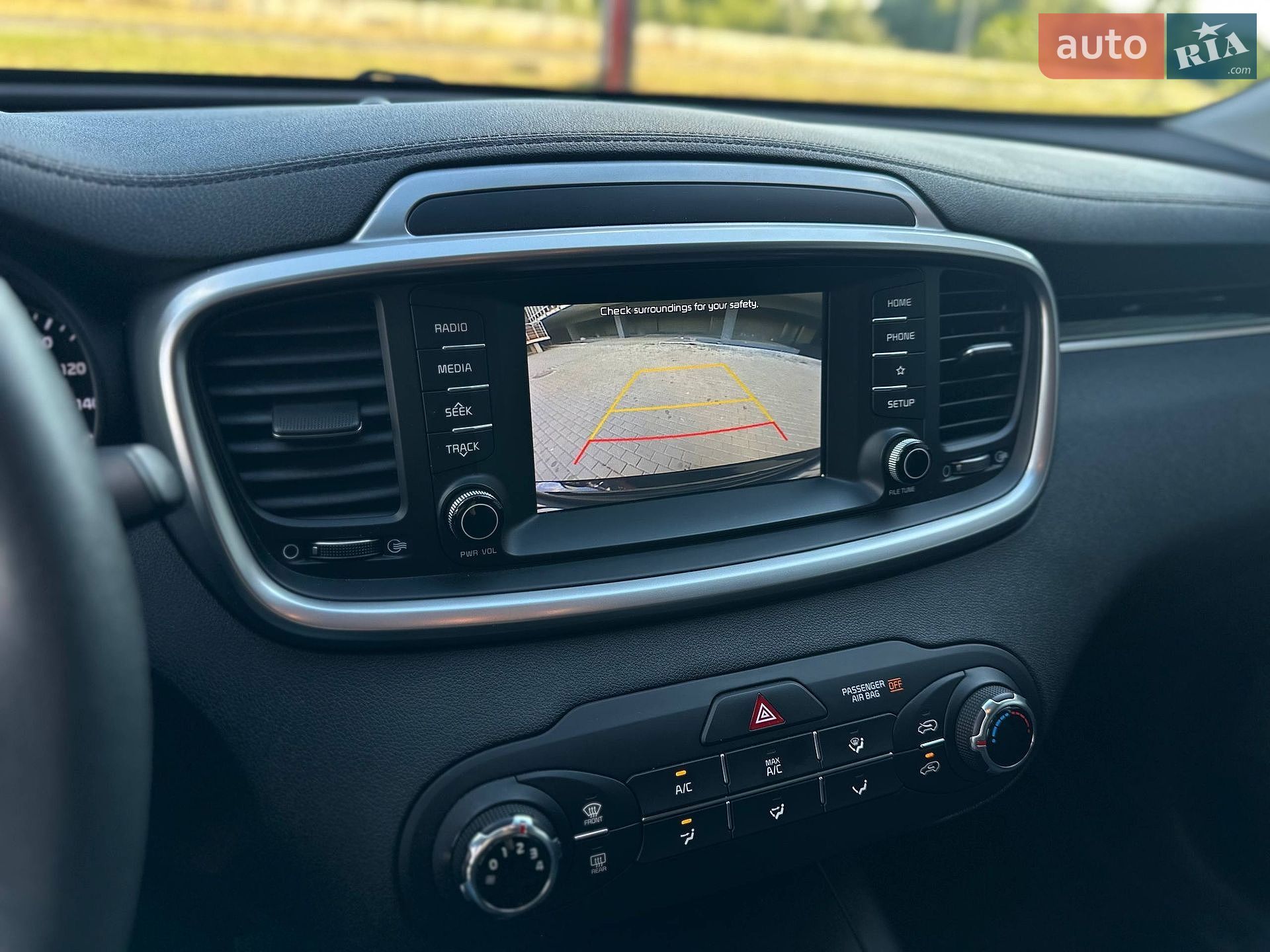 Kia Sorento 2018 VIN 5XYPG4A35KG451352 фото оголошення 14 з 20