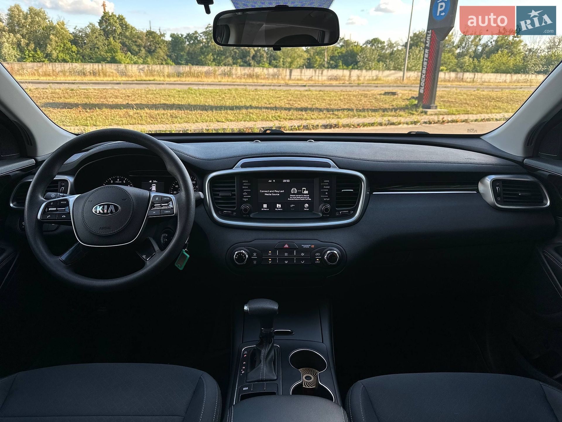 Kia Sorento 2018 VIN 5XYPG4A35KG451352 фото оголошення 11 з 20