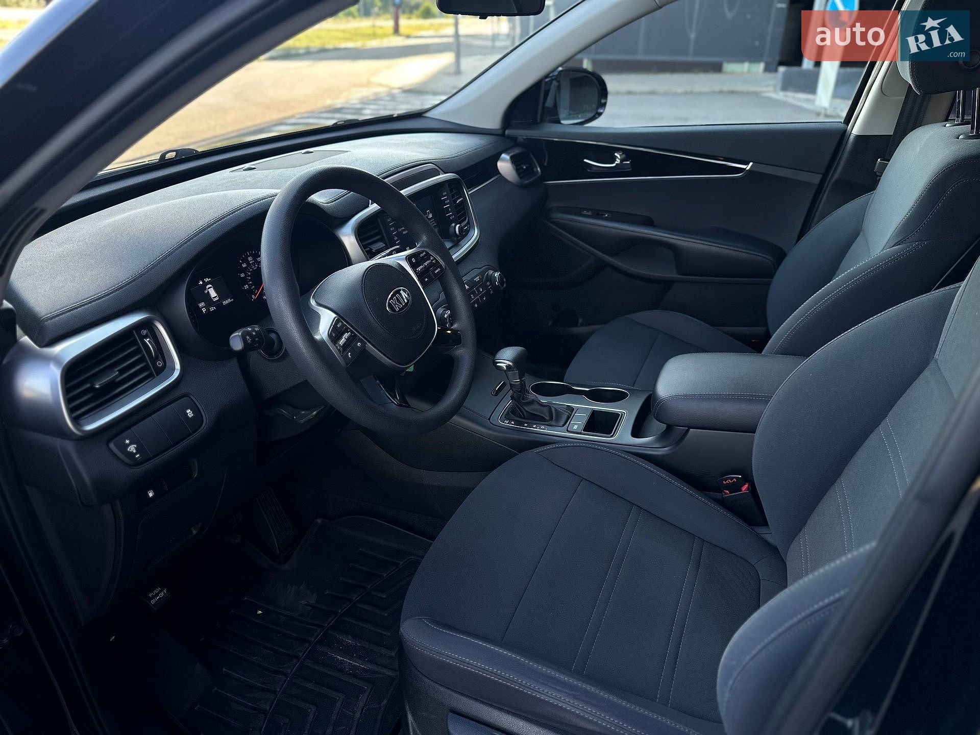 Kia Sorento 2018 VIN 5XYPG4A35KG451352 фото оголошення 10 з 20