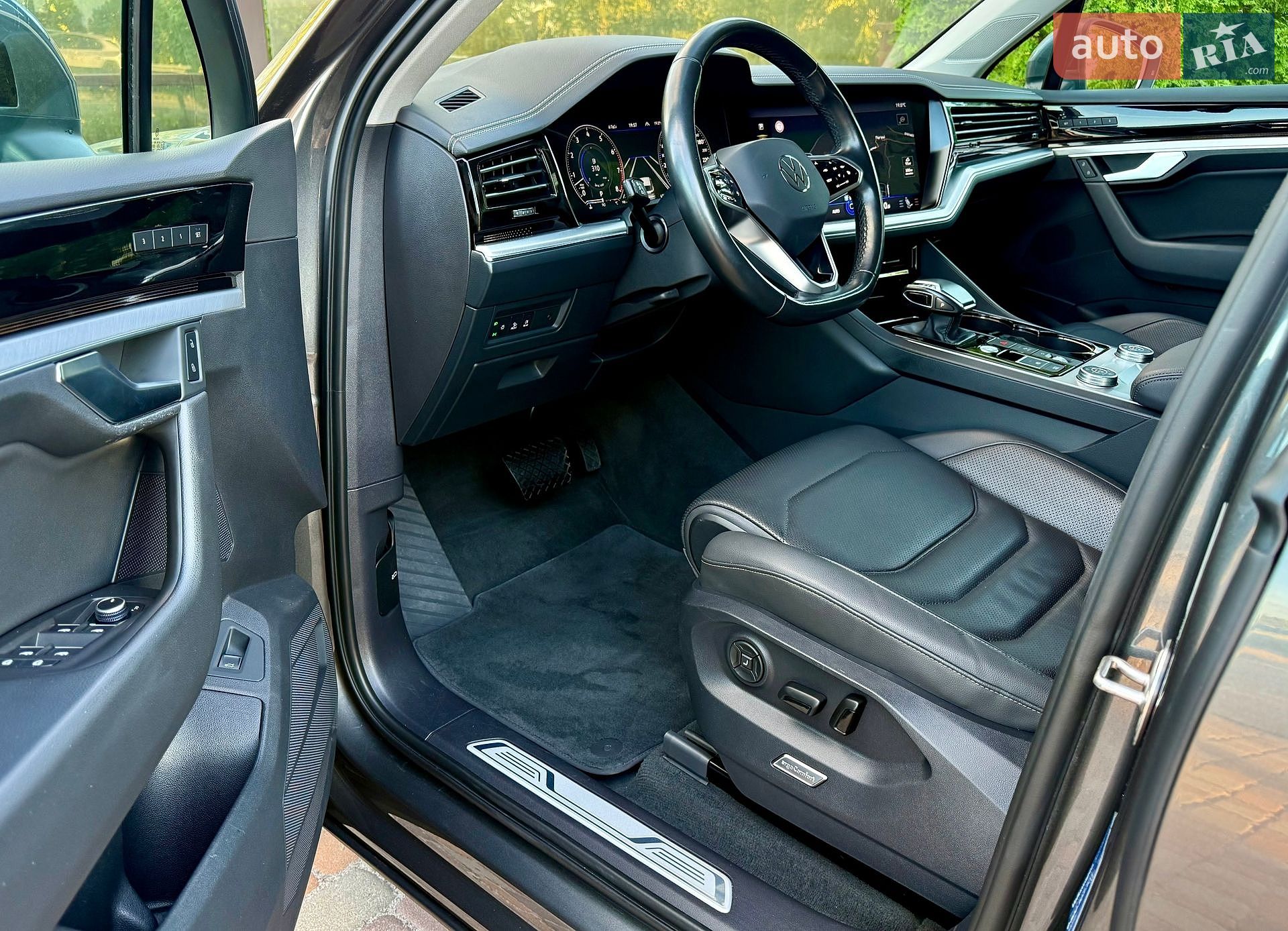 Volkswagen Touareg 2022 VIN WVGZZZCRZND020754 фото оголошення 18 з 49