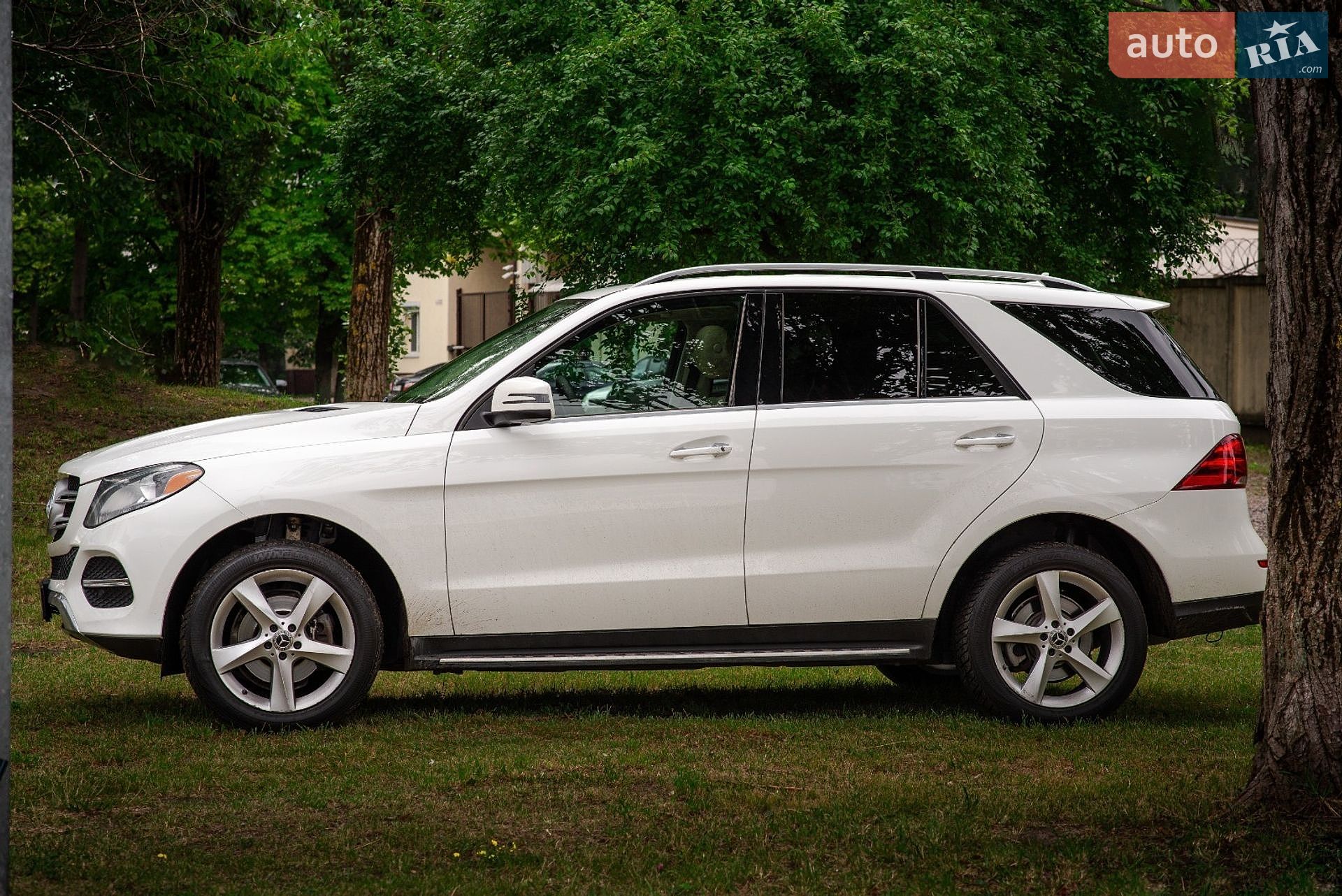MERCEDES-BENZ GLE-Class 2017 VIN 4JGDA5HB4HA954219 фото оголошення 2 з 43