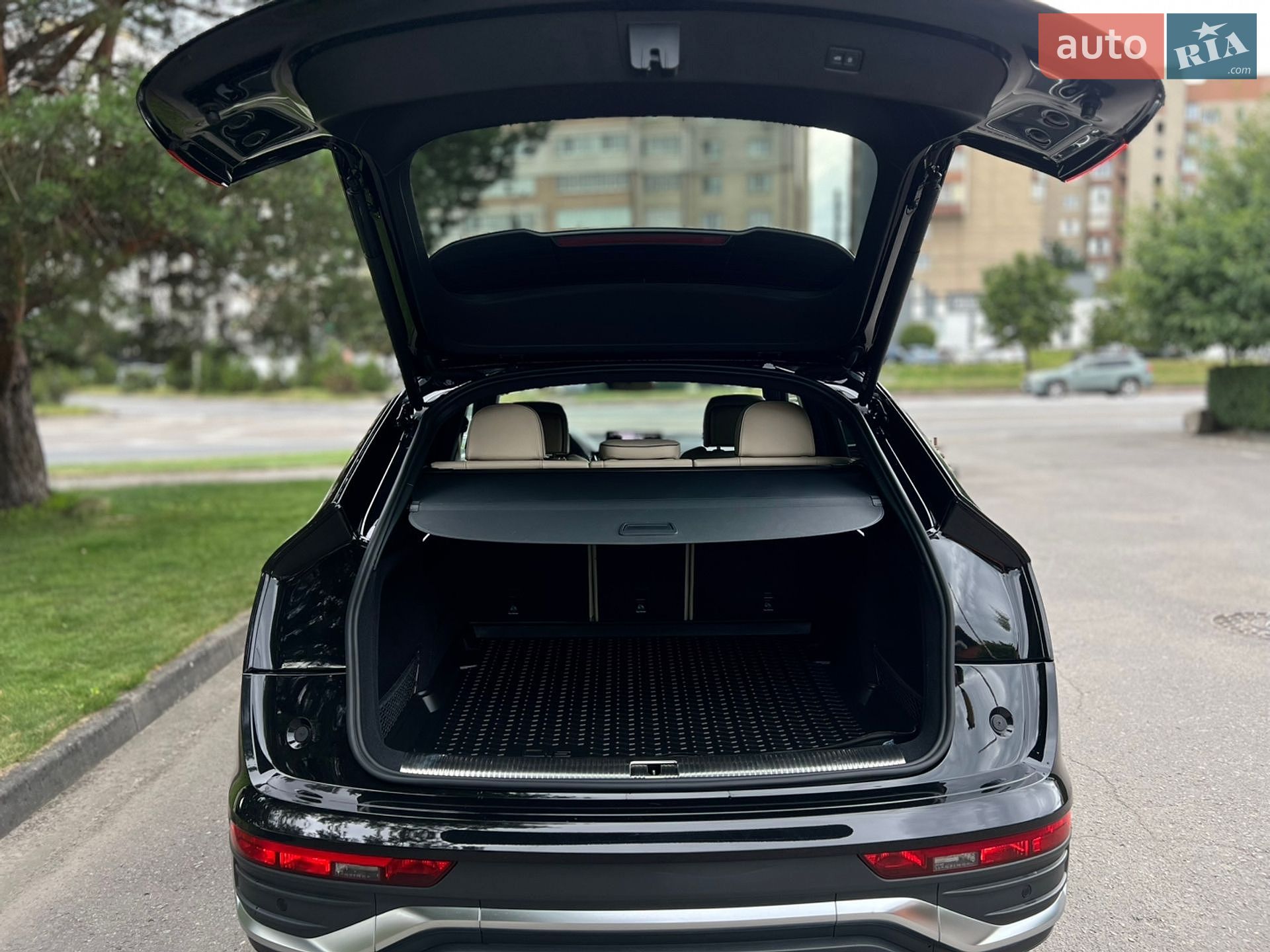 Audi Q5 Sportback 2022 VIN WA14AAFY0N2048170 фото оголошення 13 з 32