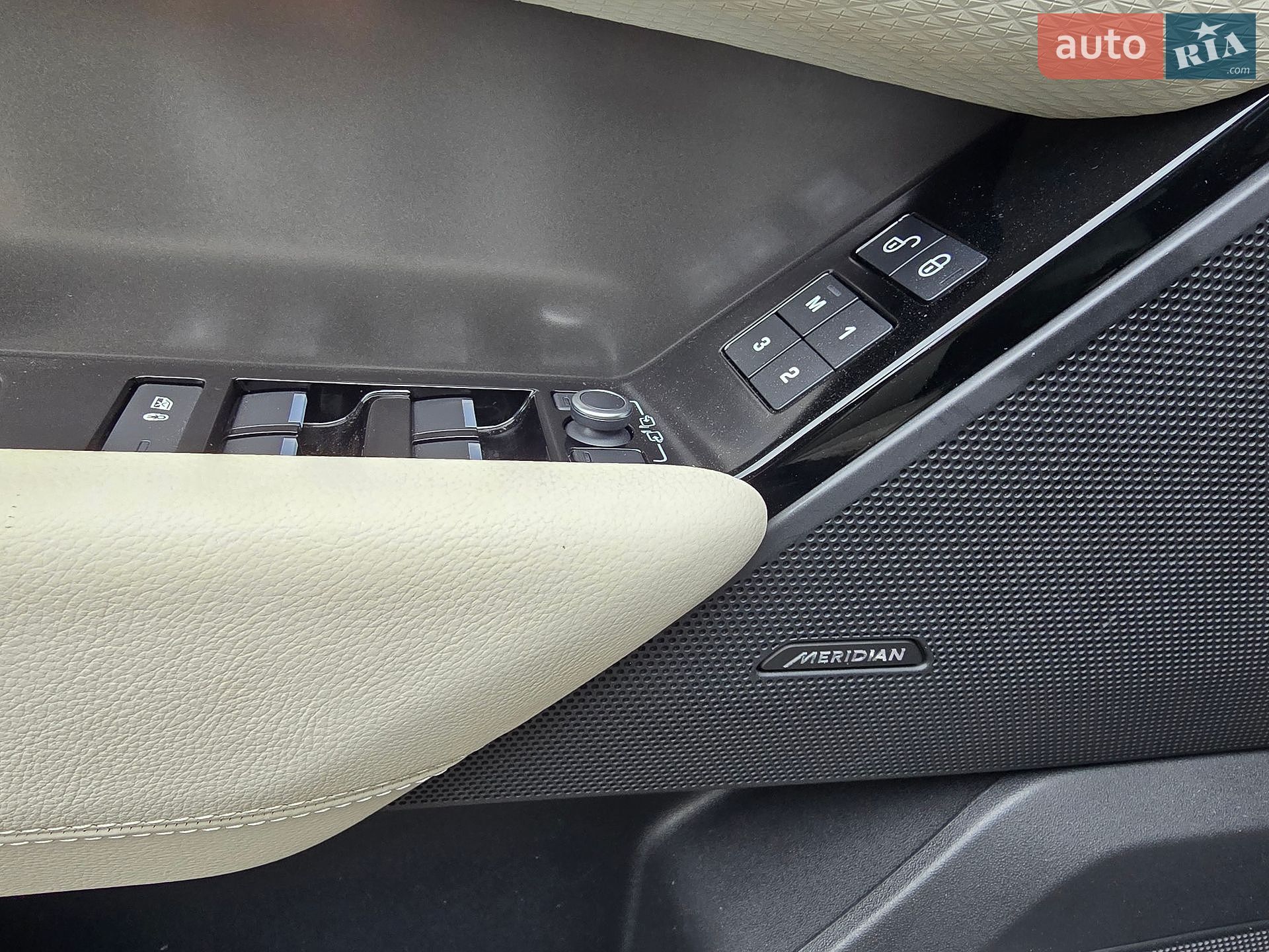 Land Rover Range Rover Velar 2020 VIN SALYA2BN6LA288022 фото оголошення 14 з 35