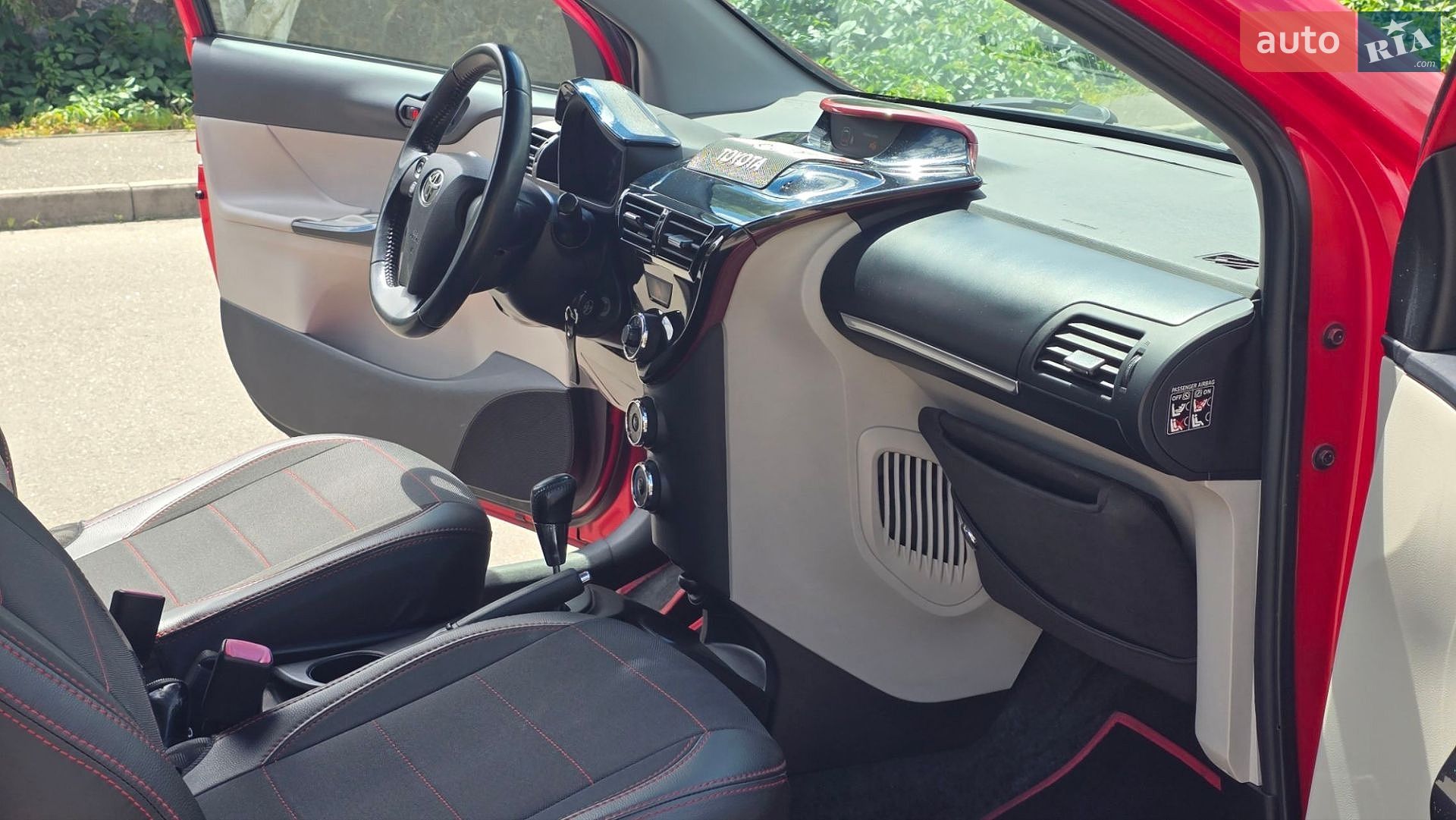 Toyota IQ 2011 VIN JTNML11060J061887 фото оголошення 9 з 20