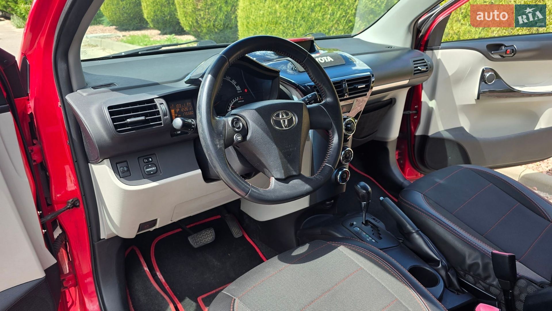 Toyota IQ 2011 VIN JTNML11060J061887 фото оголошення 11 з 20