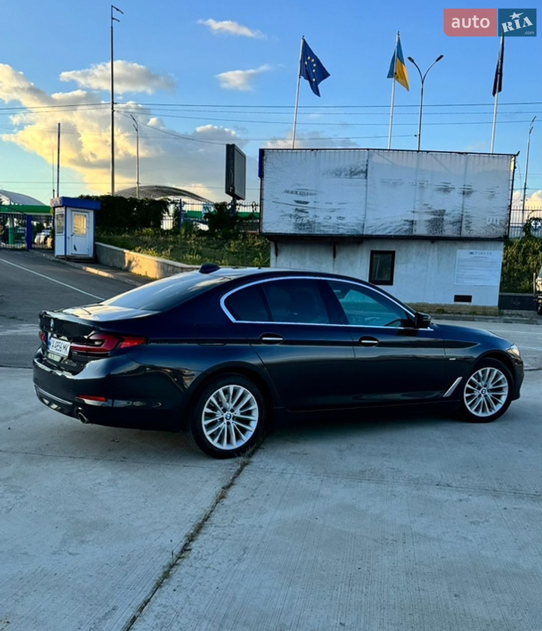 BMW 5 Series 2017 VIN WBAJA11060BC50532 фото оголошення 10 з 41
