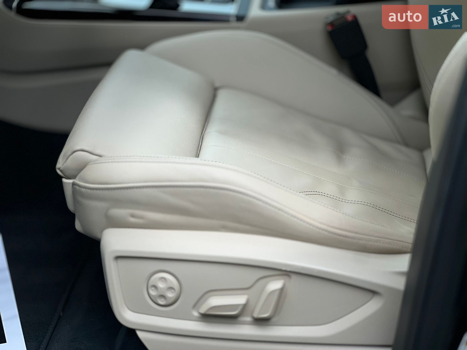 Audi Q5 Sportback 2022 VIN WA14AAFY0N2048170 фото оголошення 31 з 32