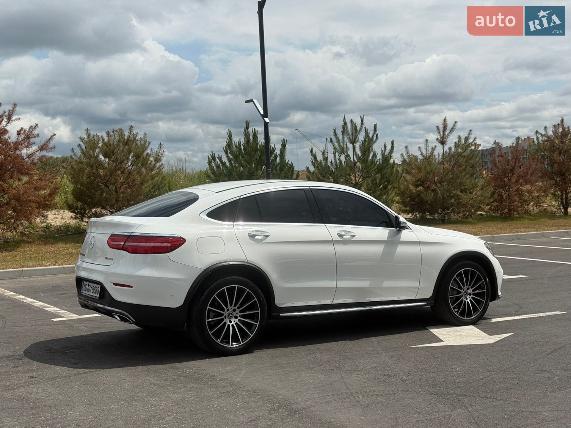 Mercedes-Benz GLC-Class Coupe 2017 VIN WDC0J0FB9HF248949 фото оголошення 8 з 51