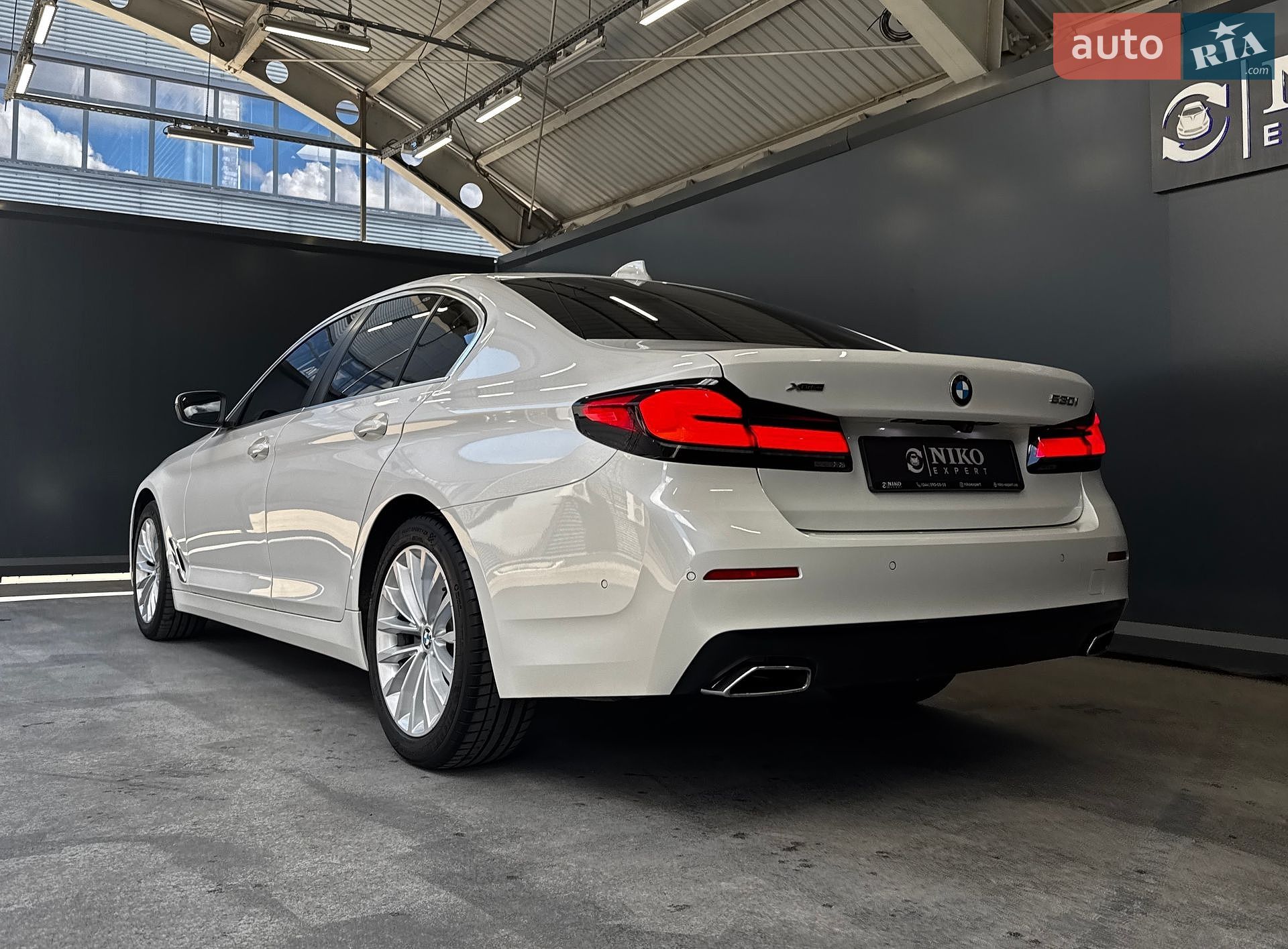 BMW 5 Series 2021 VIN WBA11BJ040WX19628 фото оголошення 9 з 38