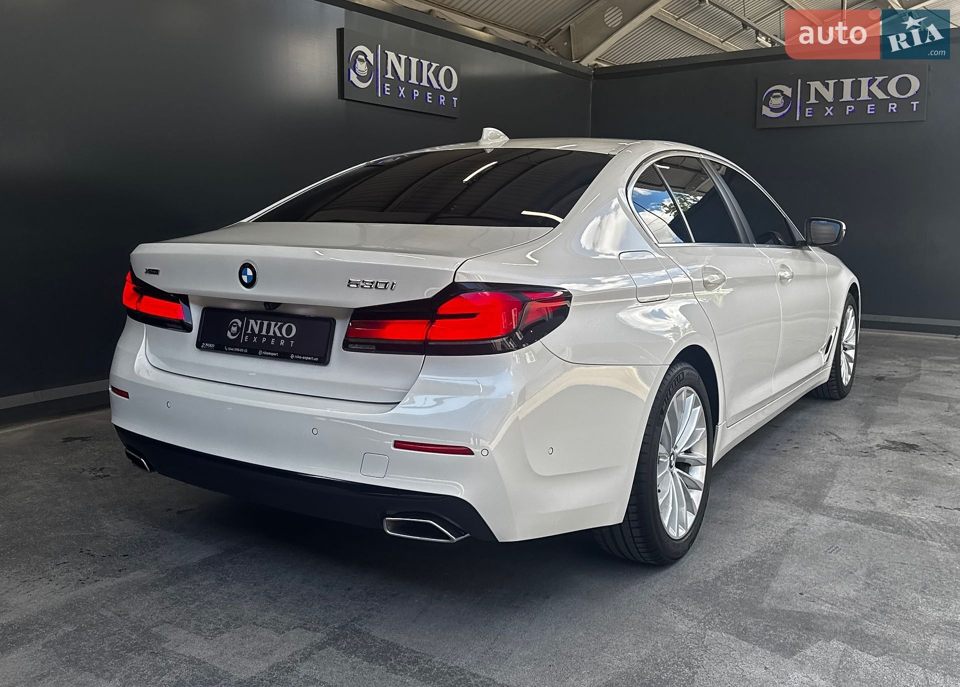 BMW 5 Series 2021 VIN WBA11BJ040WX19628 фото оголошення 12 з 38