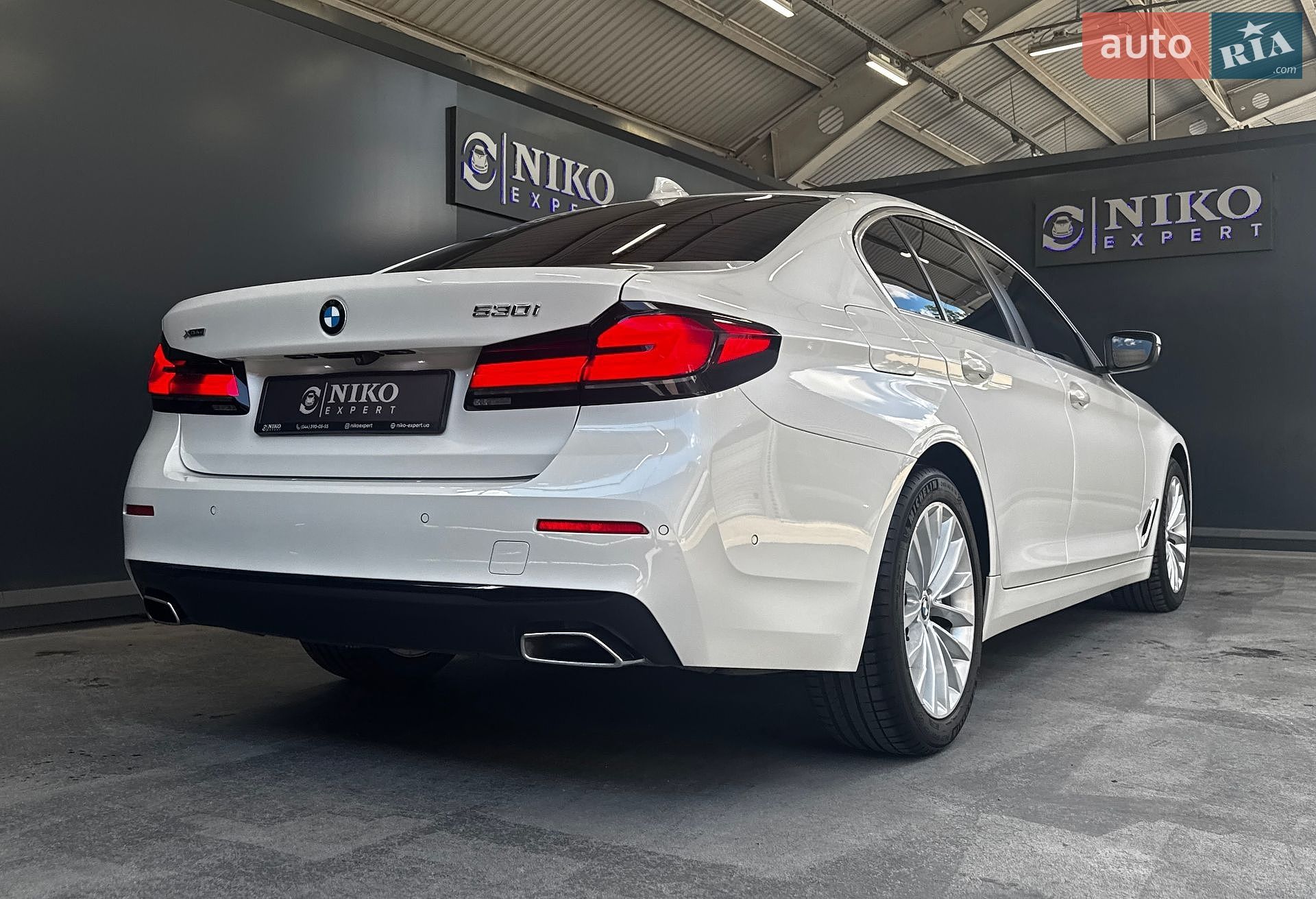 BMW 5 Series 2021 VIN WBA11BJ040WX19628 фото оголошення 11 з 38
