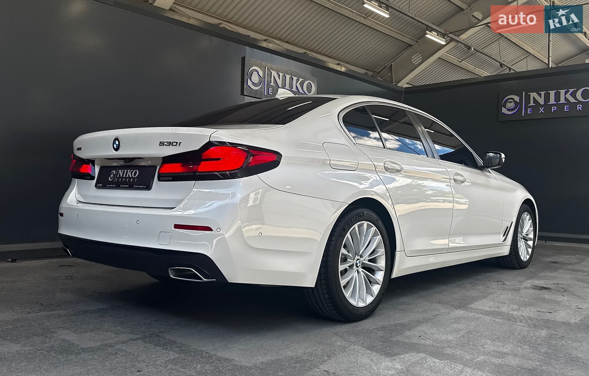 BMW 5 Series 2021 VIN WBA11BJ040WX19628 фото оголошення 14 з 38