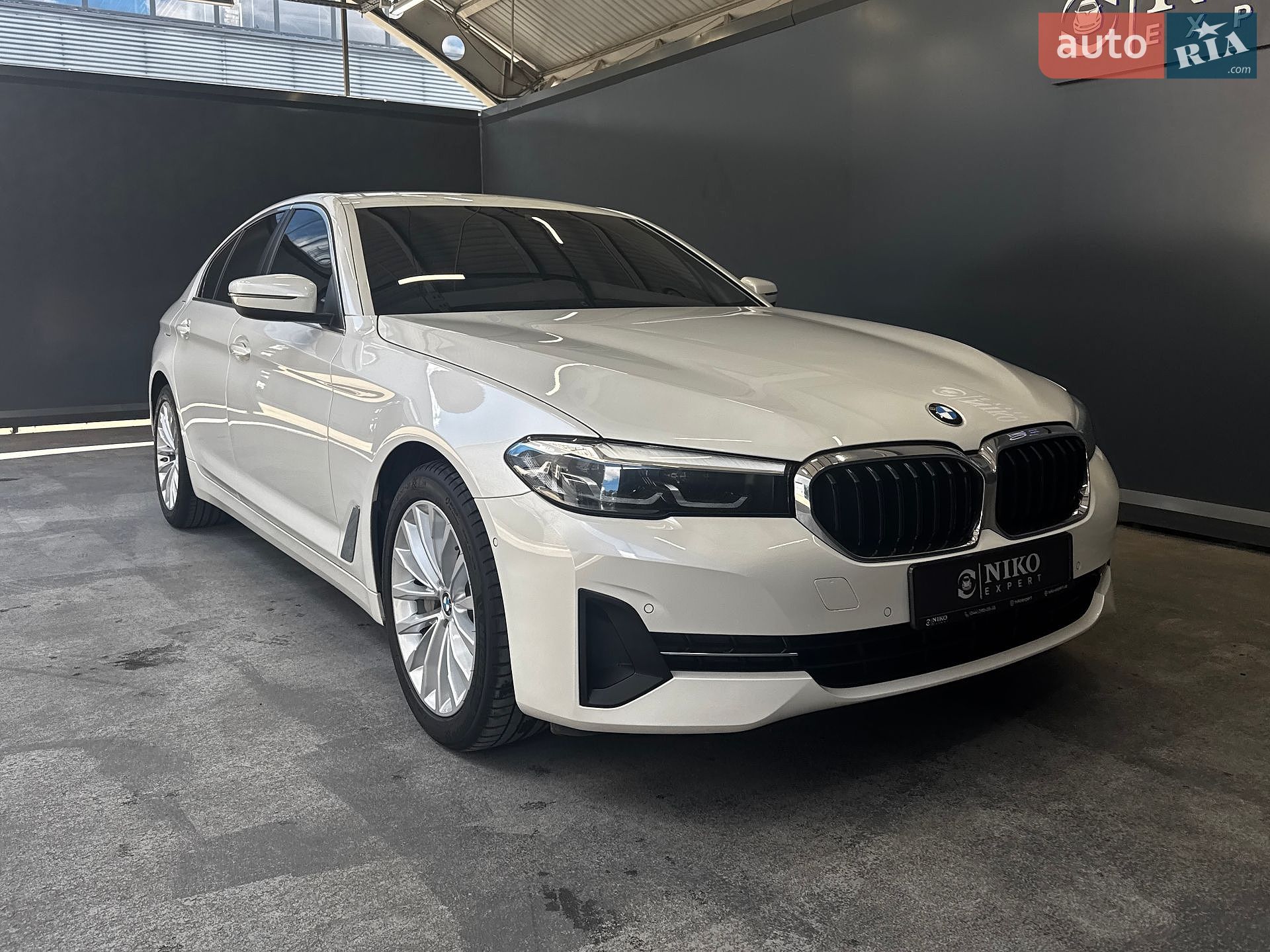 BMW 5 Series 2021 VIN WBA11BJ040WX19628 фото оголошення 18 з 38