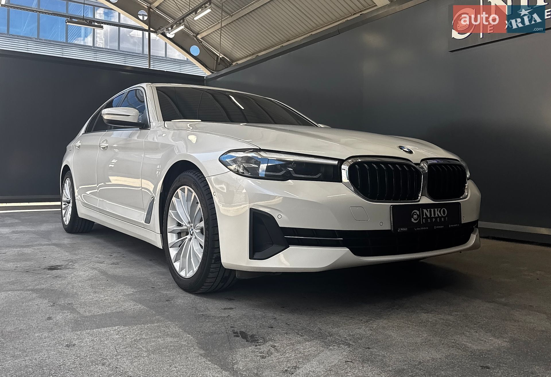 BMW 5 Series 2021 VIN WBA11BJ040WX19628 фото оголошення 19 з 38