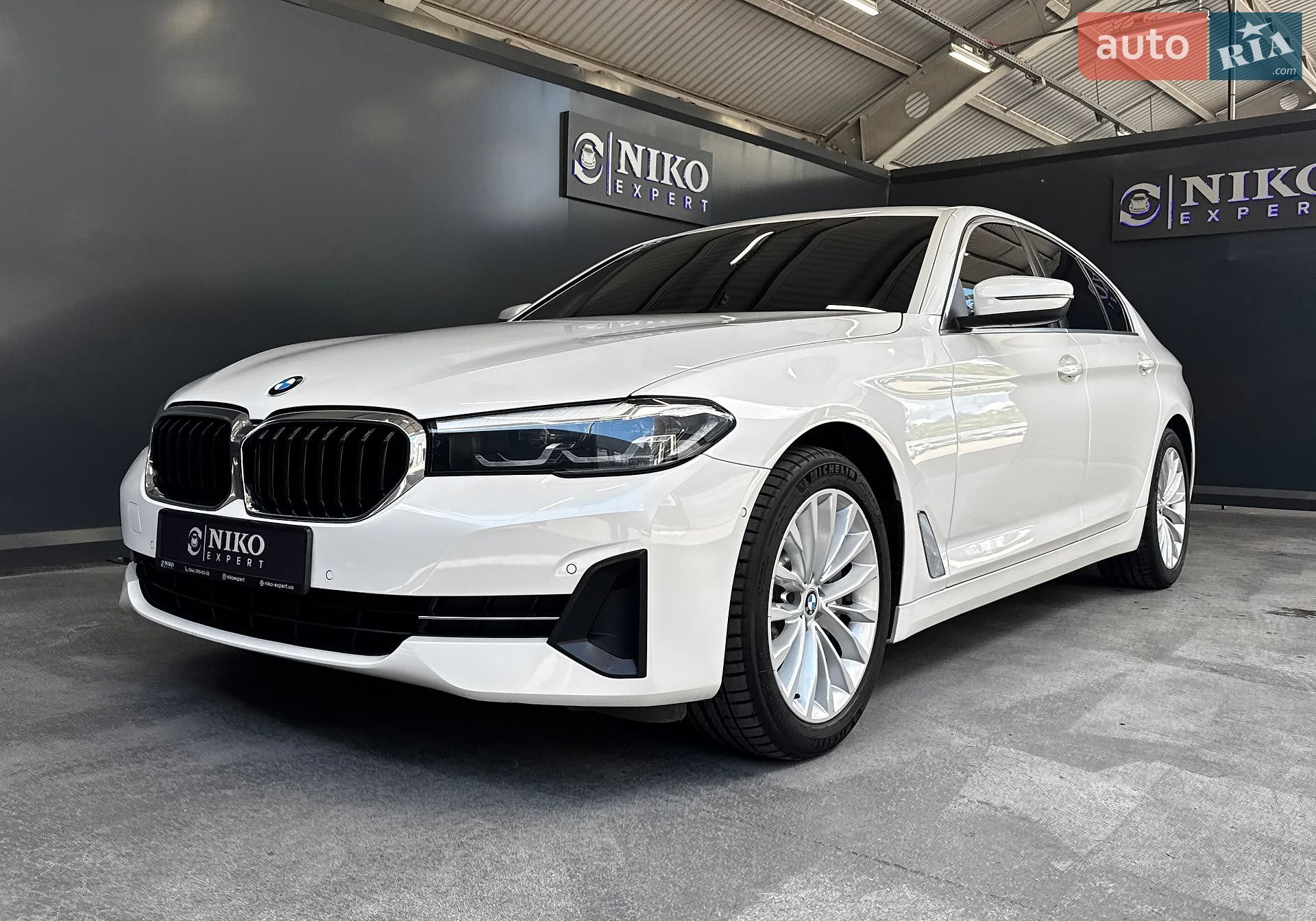 BMW 5 Series 2021 VIN WBA11BJ040WX19628 фото оголошення 2 з 38
