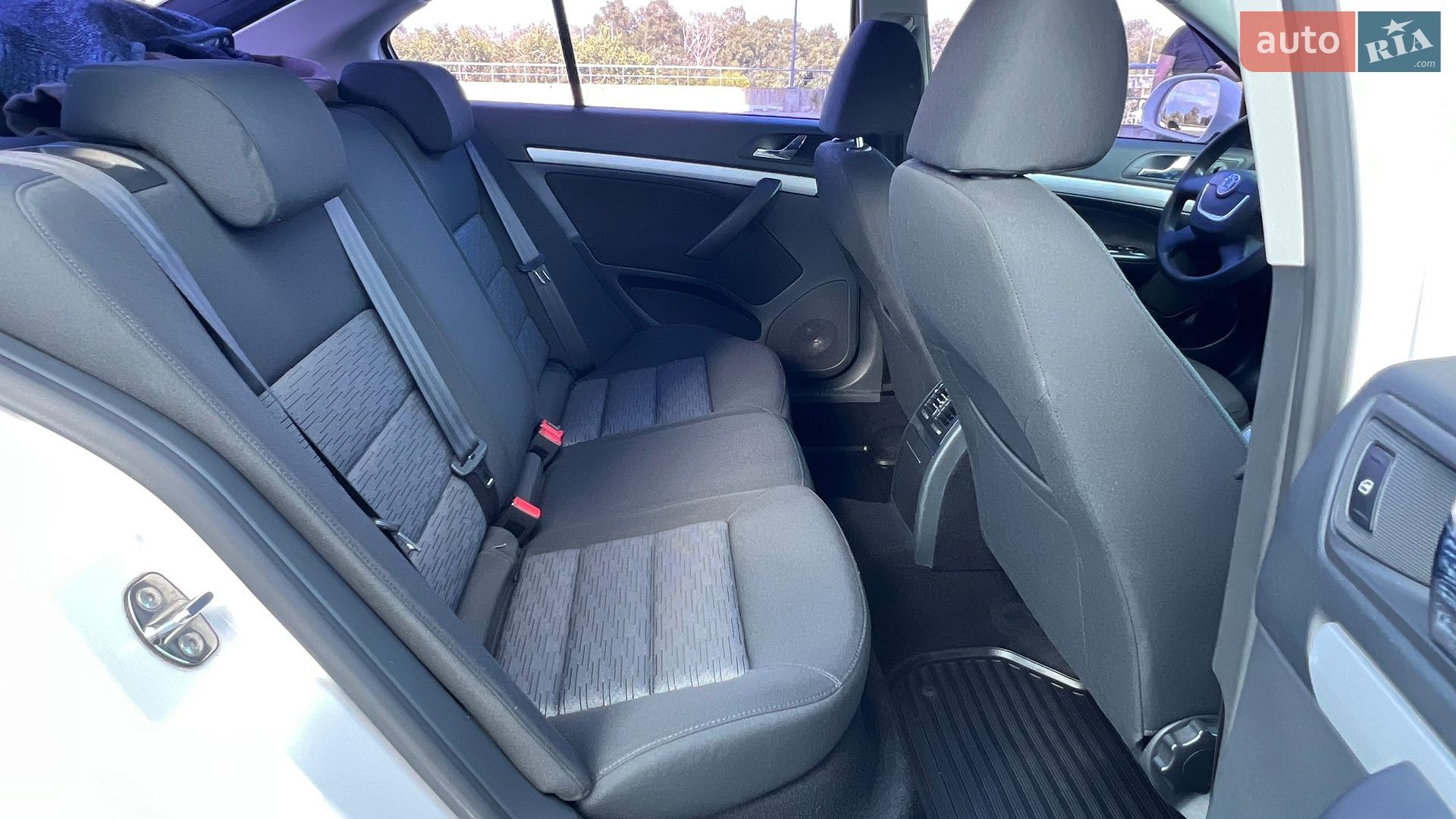 Skoda Octavia 2011 VIN TMBCK41Z4CB151976 фото оголошення 41 з 49