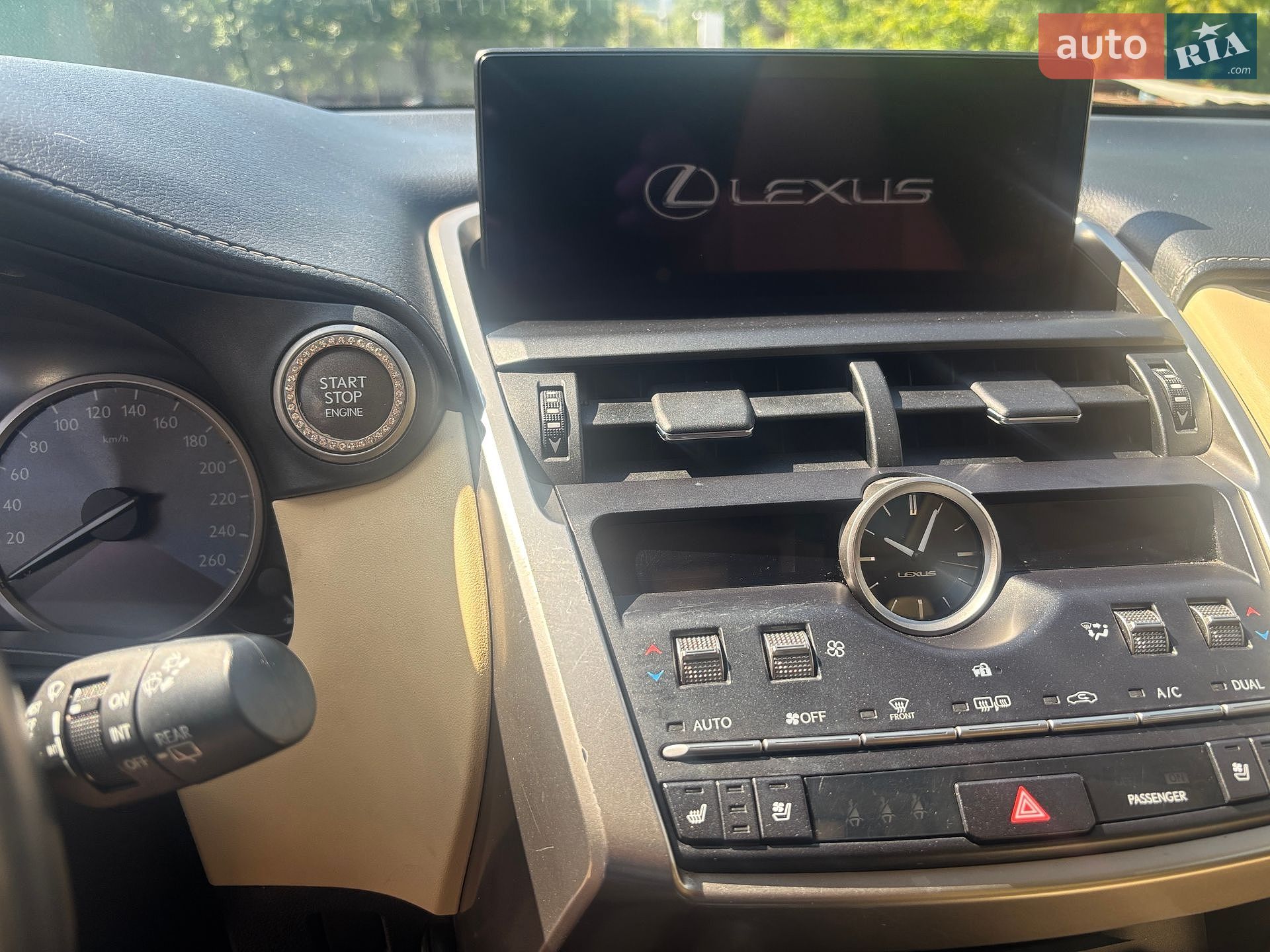 Lexus NX 2018 VIN JTJBARBZ8K2194058 фото оголошення 18 з 84