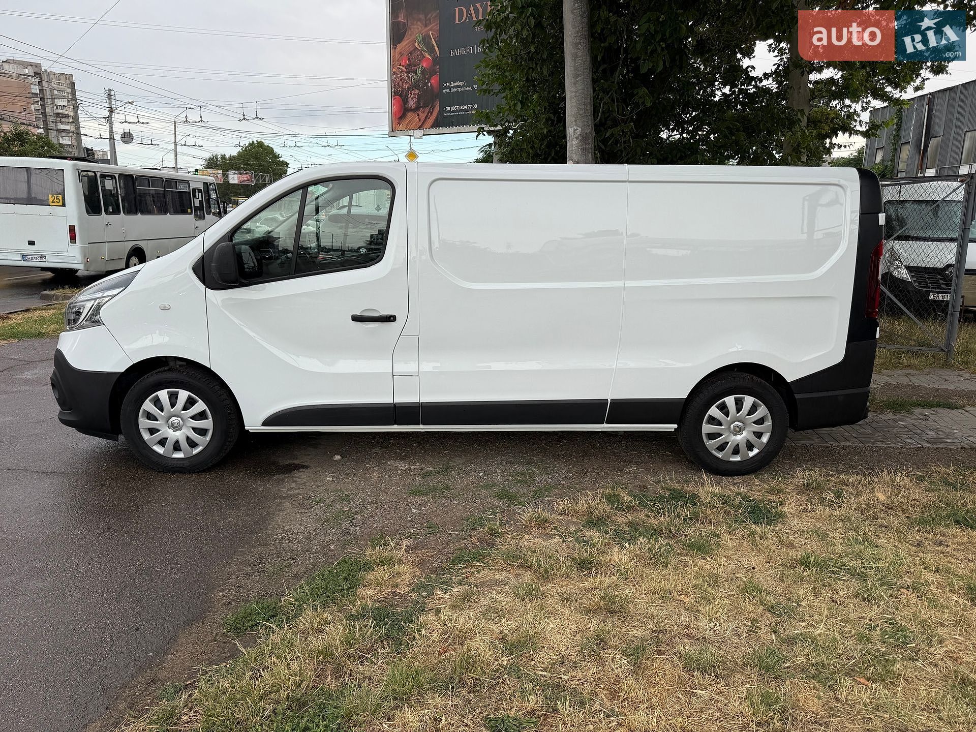 Renault Trafic 2021 VIN VF1FL000767932910 фото оголошення 2 з 38
