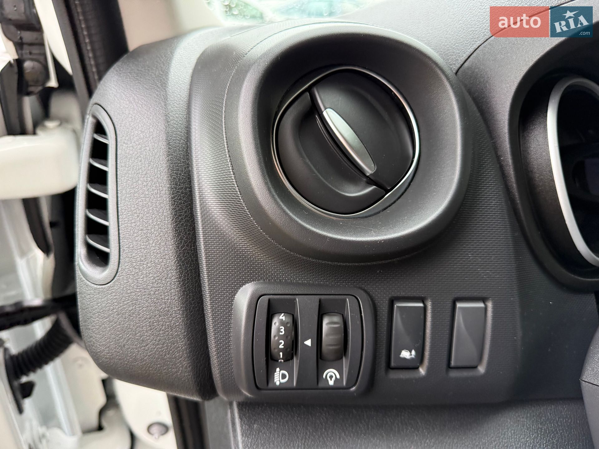 Renault Trafic 2021 VIN VF1FL000767932910 фото оголошення 13 з 38
