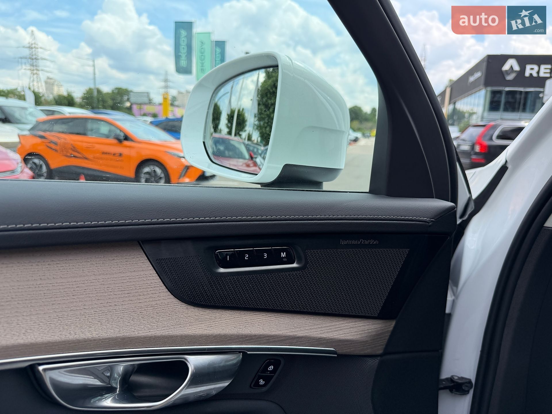 Volvo XC90 2025 VIN YV1LFM1V1T1473590 фото оголошення 10 з 16
