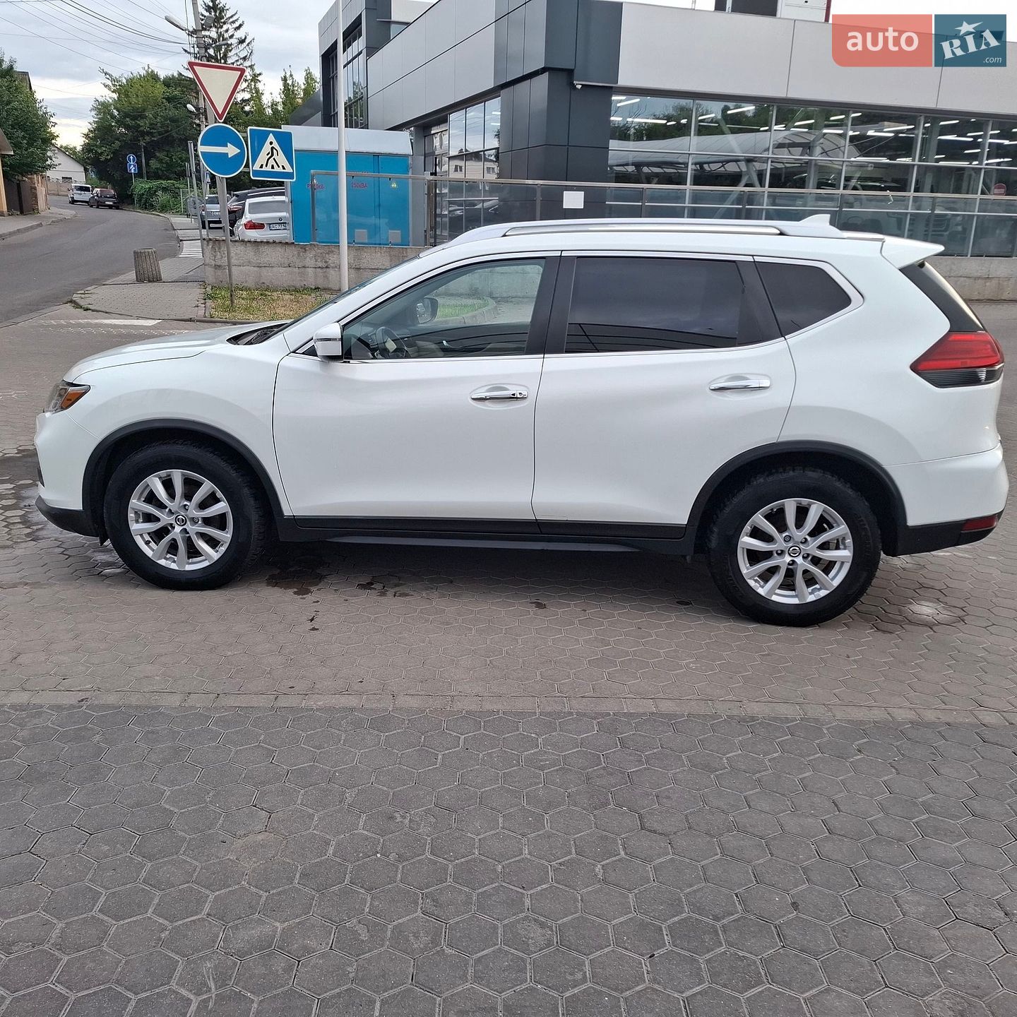 Nissan Rogue 2017 VIN KNMAT2MT8HP572030 фото оголошення 3 з 25