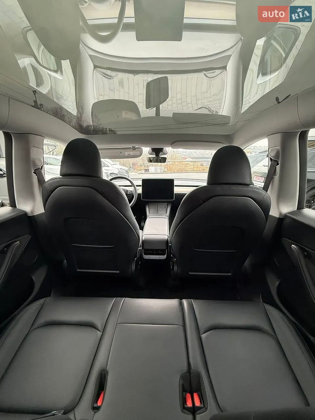 Tesla Model Y 2024 VIN 7SAYGAEEXRF063469 фото оголошення 12 з 48