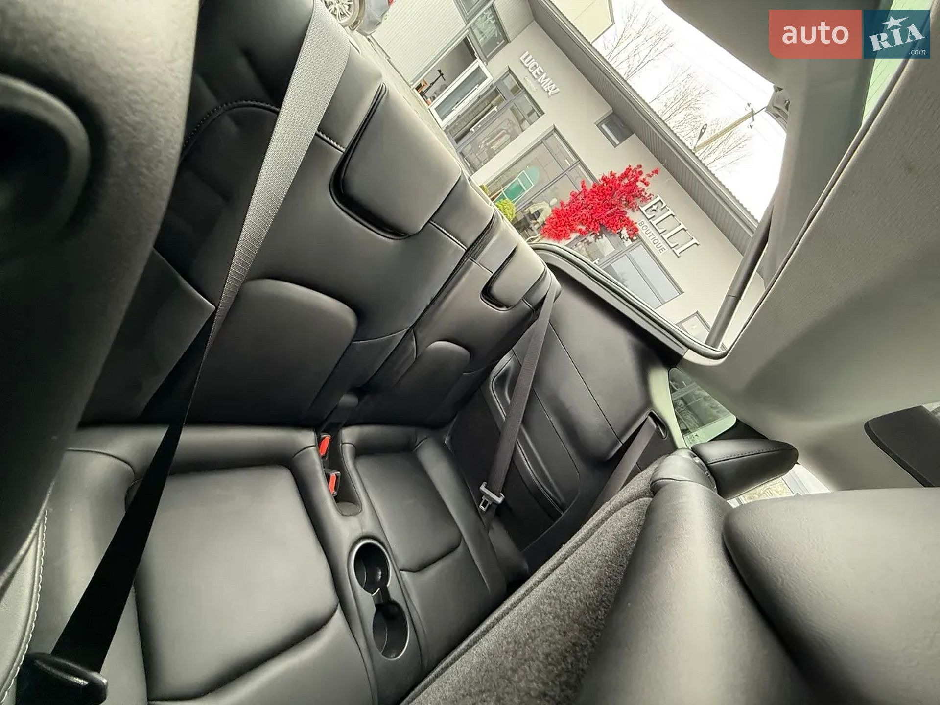 Tesla Model Y 2024 VIN 7SAYGAEEXRF063469 фото оголошення 18 з 48