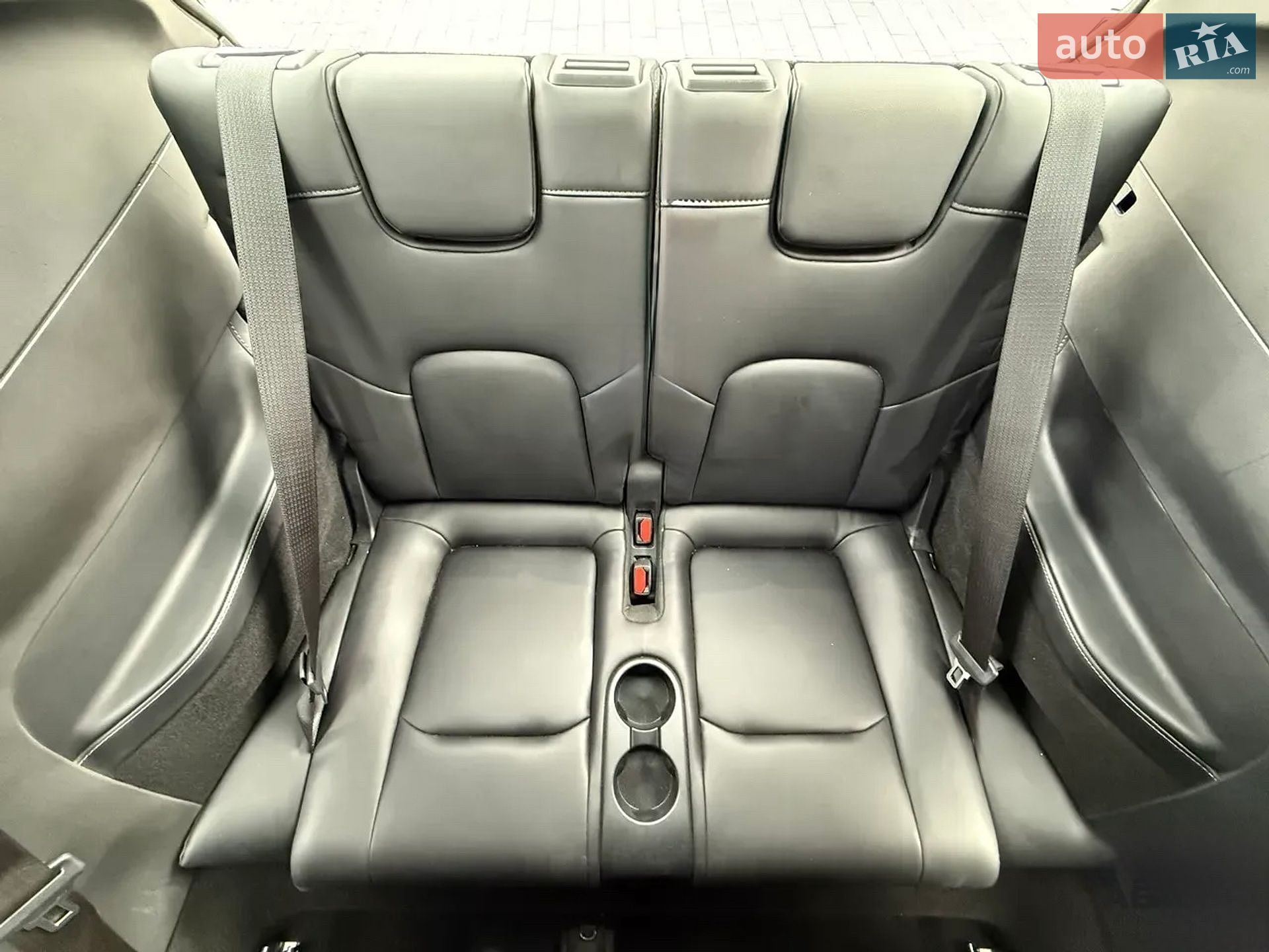 Tesla Model Y 2024 VIN 7SAYGAEEXRF063469 фото оголошення 14 з 48