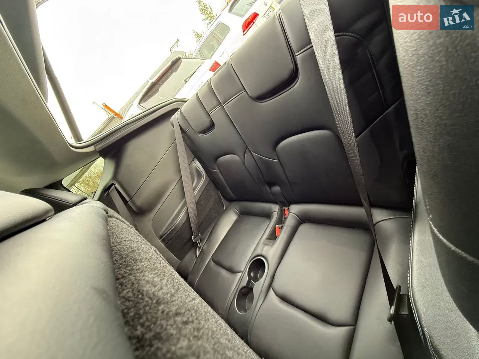 Tesla Model Y 2024 VIN 7SAYGAEEXRF063469 фото оголошення 17 з 48