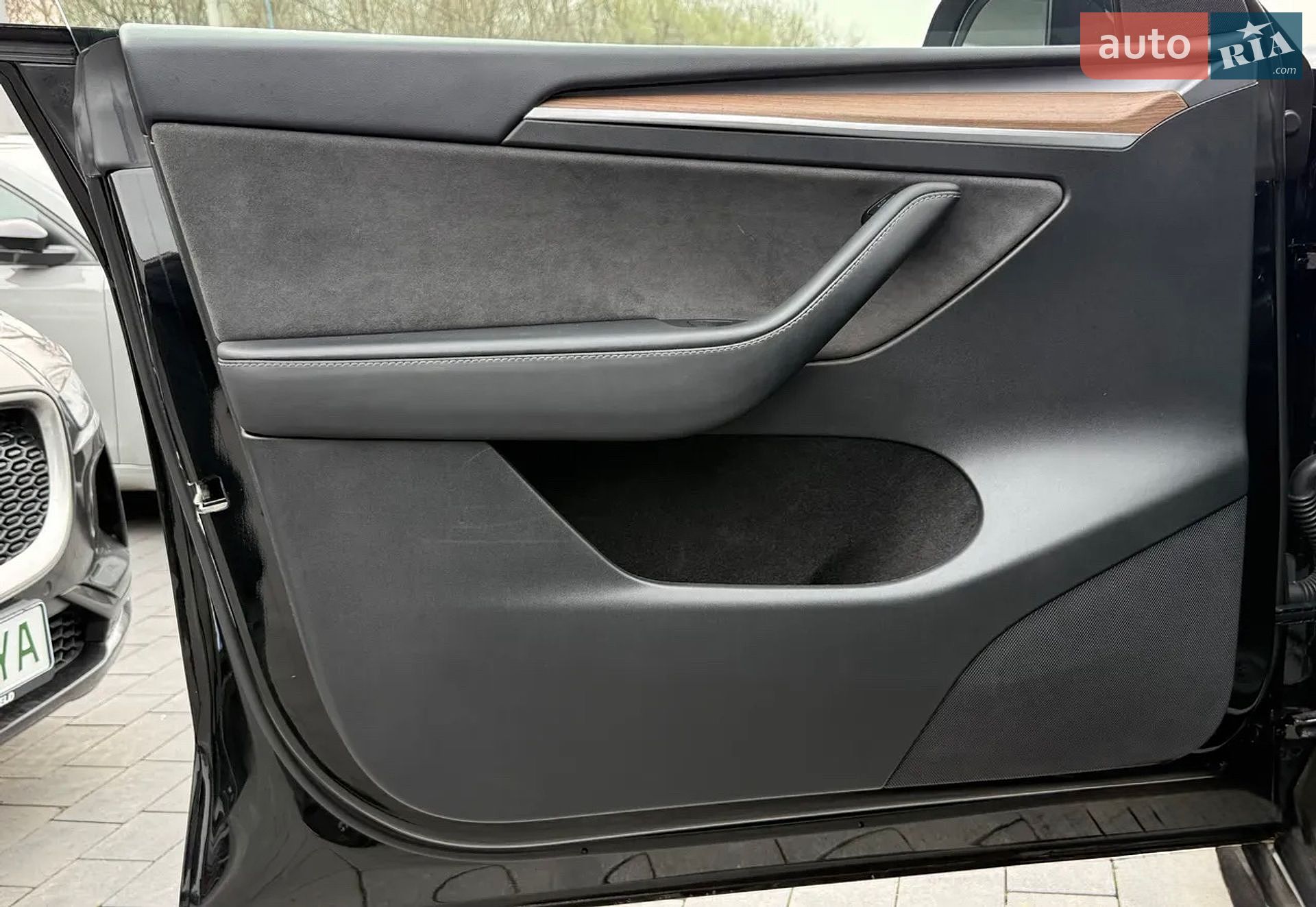 Tesla Model Y 2024 VIN 7SAYGAEEXRF063469 фото оголошення 24 з 48