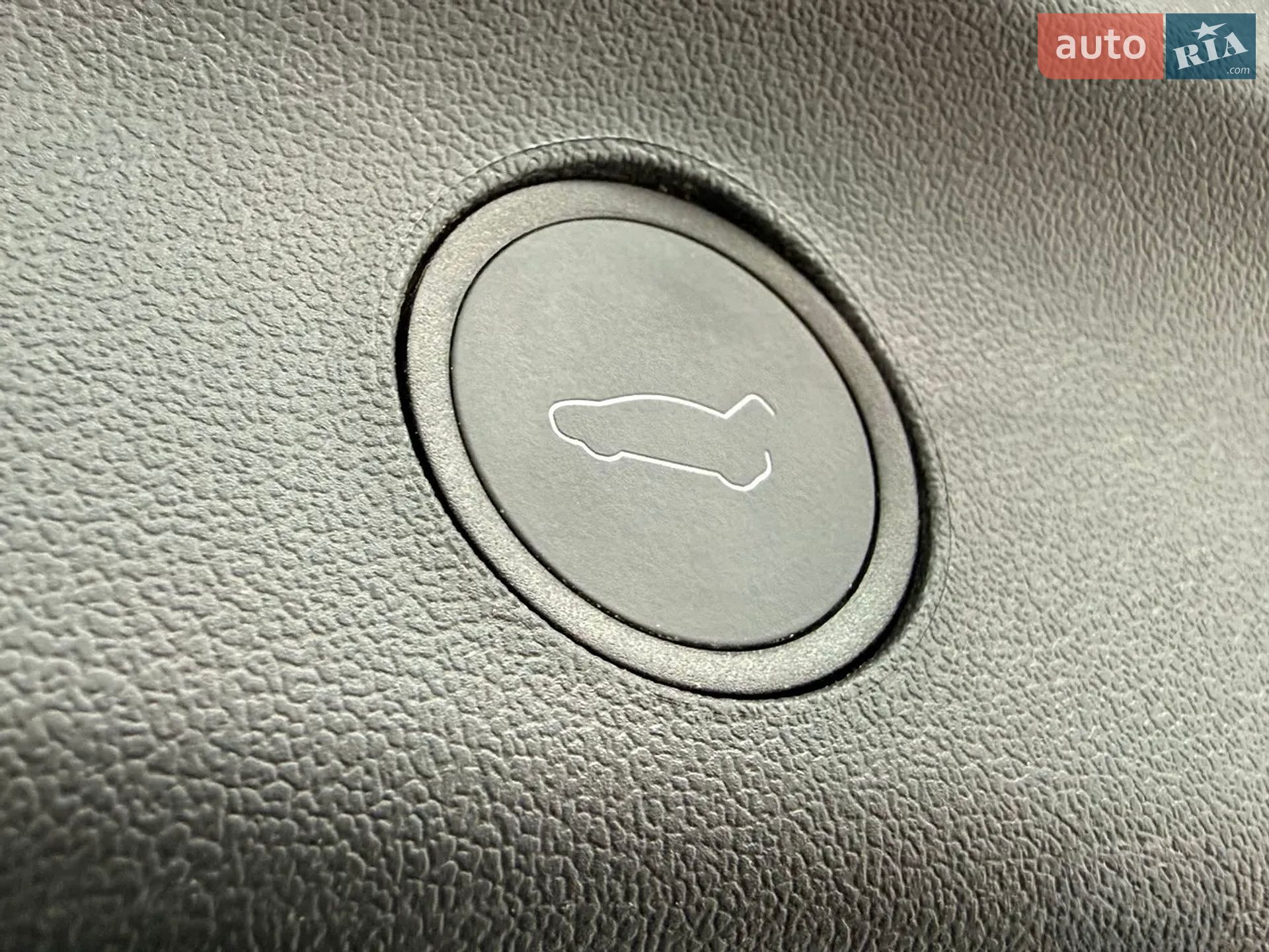 Tesla Model Y 2024 VIN 7SAYGAEEXRF063469 фото оголошення 45 з 48