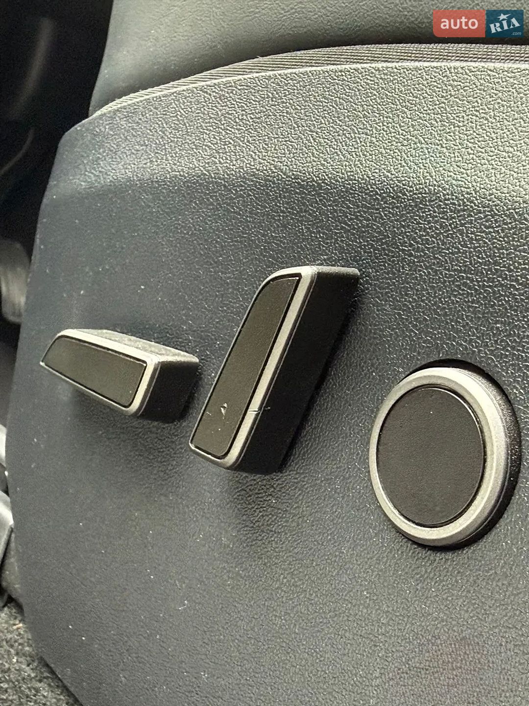 Tesla Model Y 2024 VIN 7SAYGAEEXRF063469 фото оголошення 42 з 48