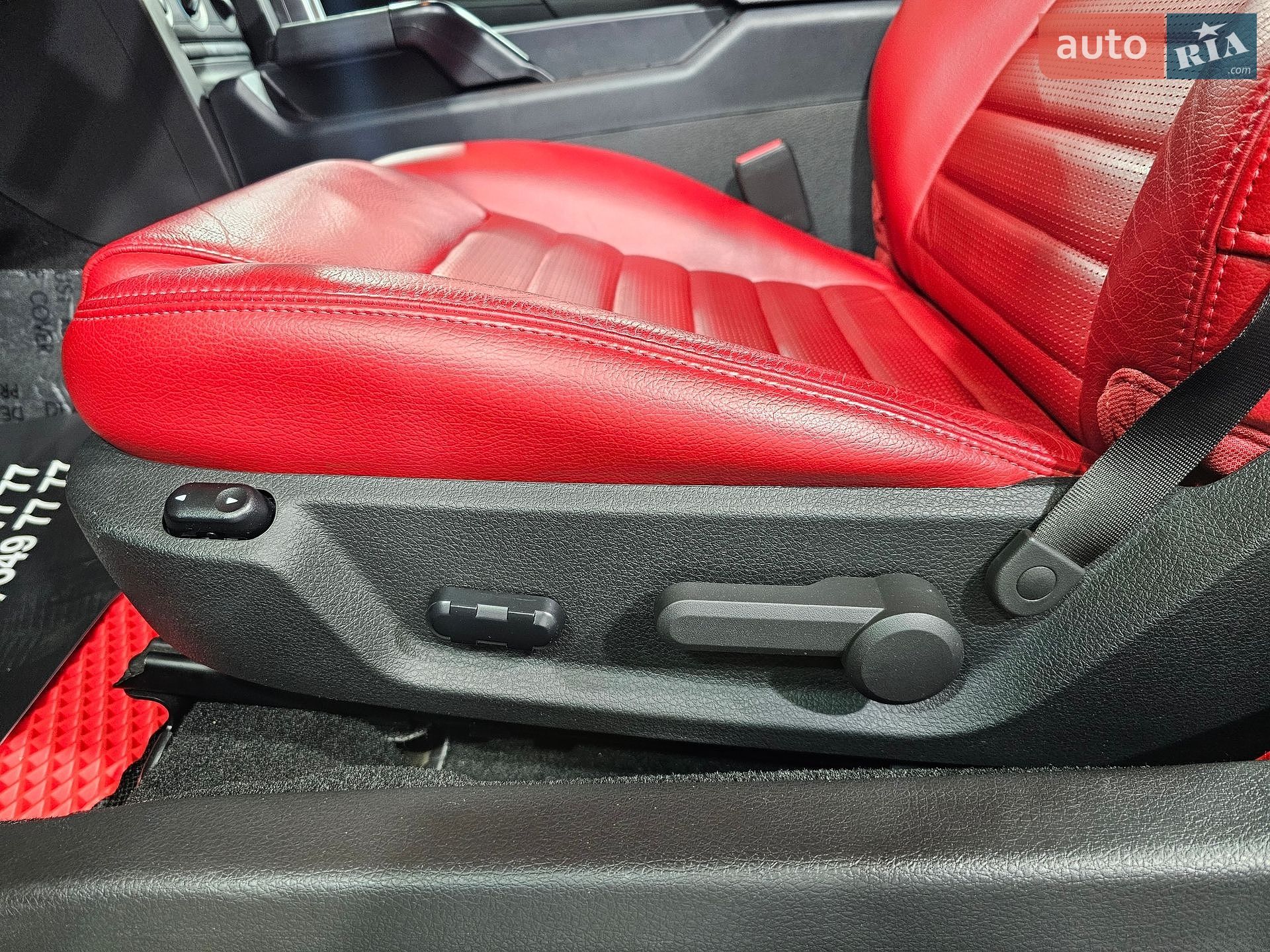 Ford Mustang 2006 VIN 1ZVFT82H875225148 фото оголошення 19 з 31