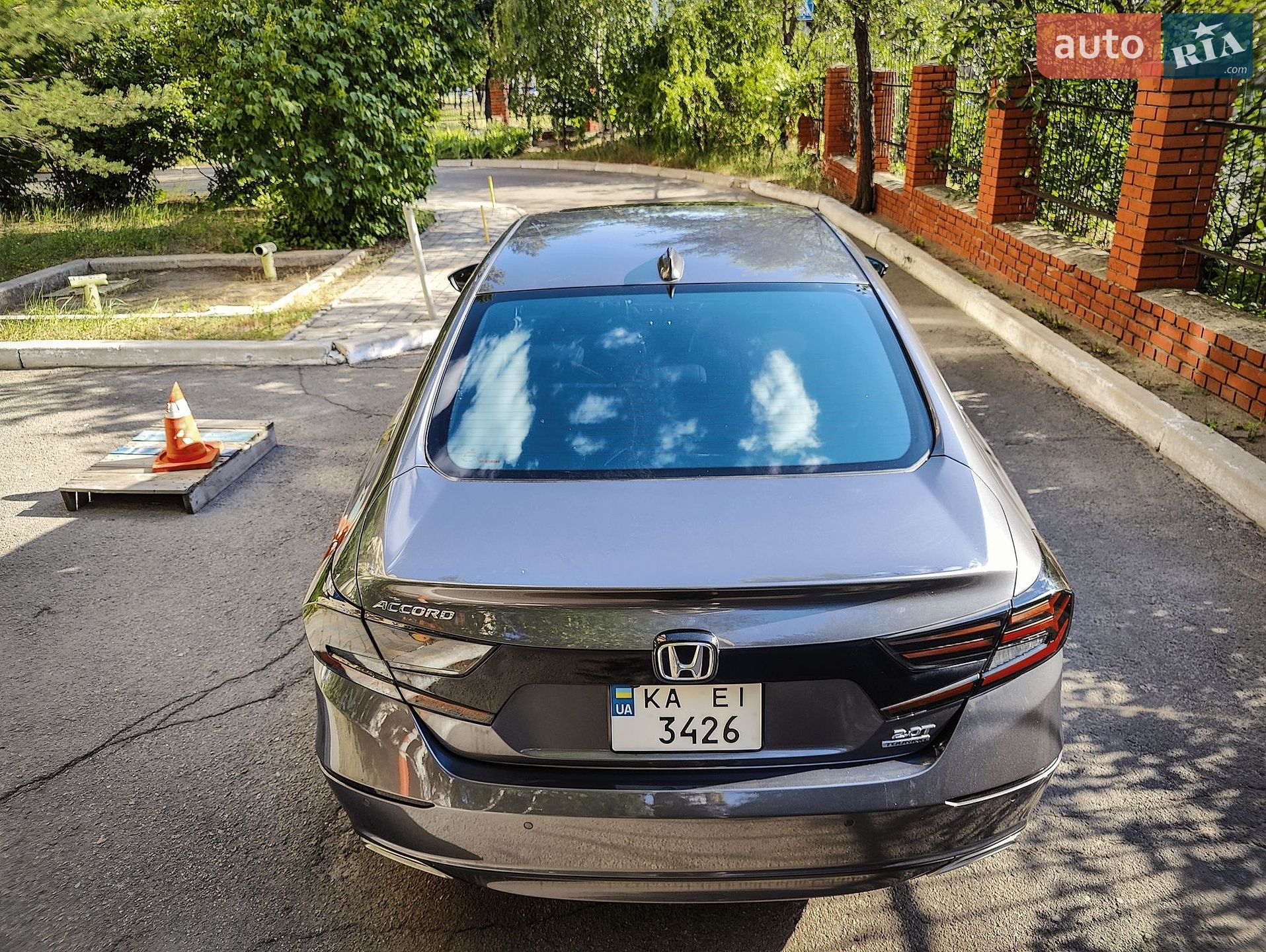 Honda Accord 2018 VIN 1HGCV2F94JA029031 фото оголошення 2 з 16