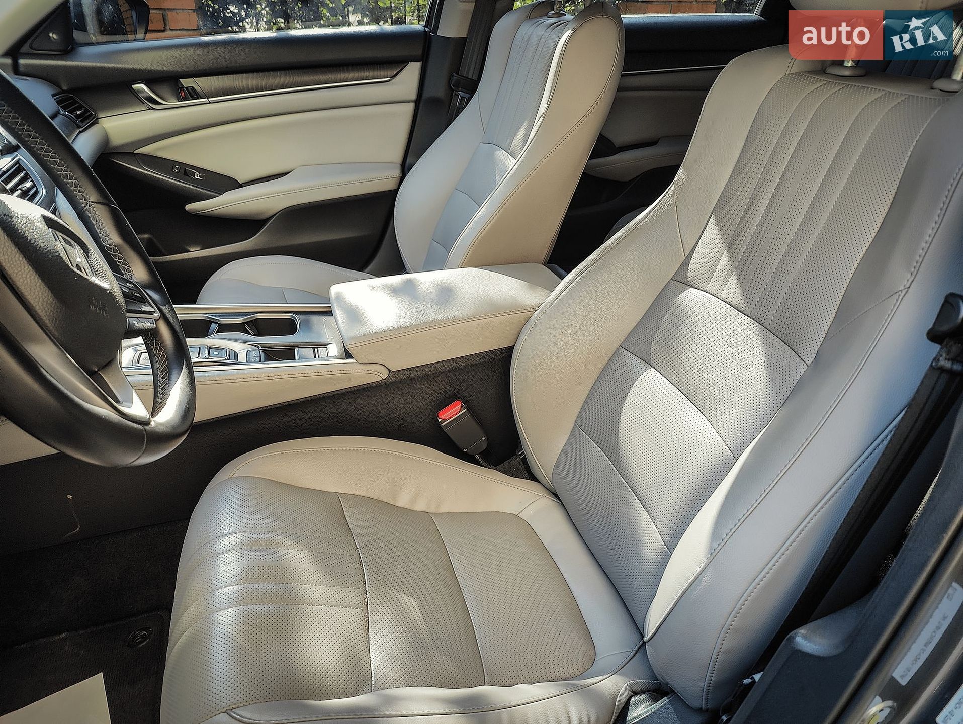 Honda Accord 2018 VIN 1HGCV2F94JA029031 фото оголошення 10 з 16