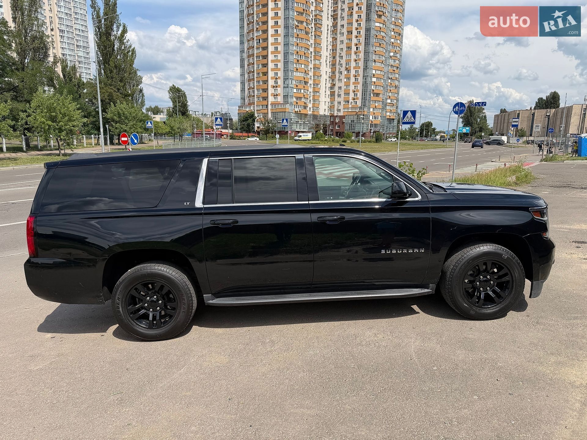 Chevrolet Suburban 2018 VIN 1GNSKHKC9KR204147 фото оголошення 2 з 11