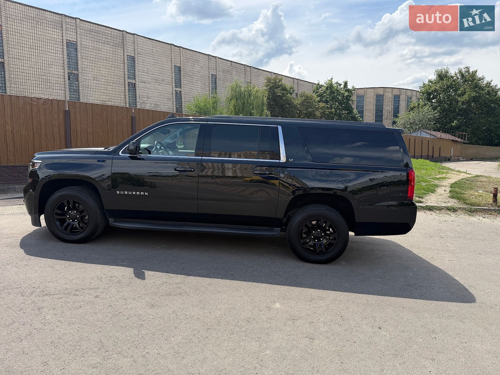 Chevrolet Suburban 2018 VIN 1GNSKHKC9KR204147 фото оголошення 8 з 11