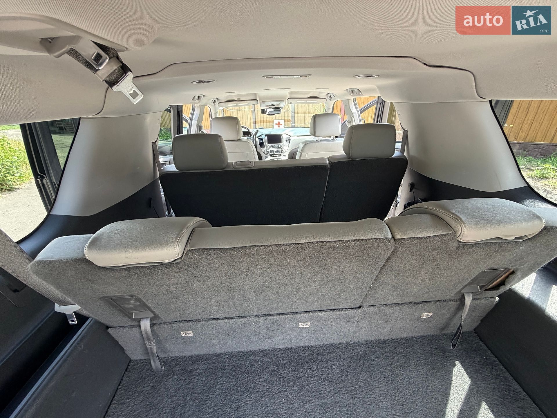 Chevrolet Suburban 2018 VIN 1GNSKHKC9KR204147 фото оголошення 9 з 11