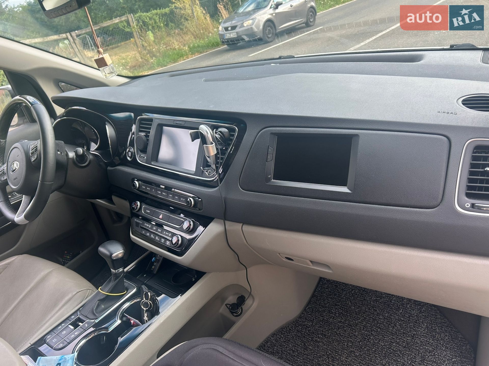 Kia Carnival 2018 VIN KNAME81ABKS507161 фото оголошення 4 з 13